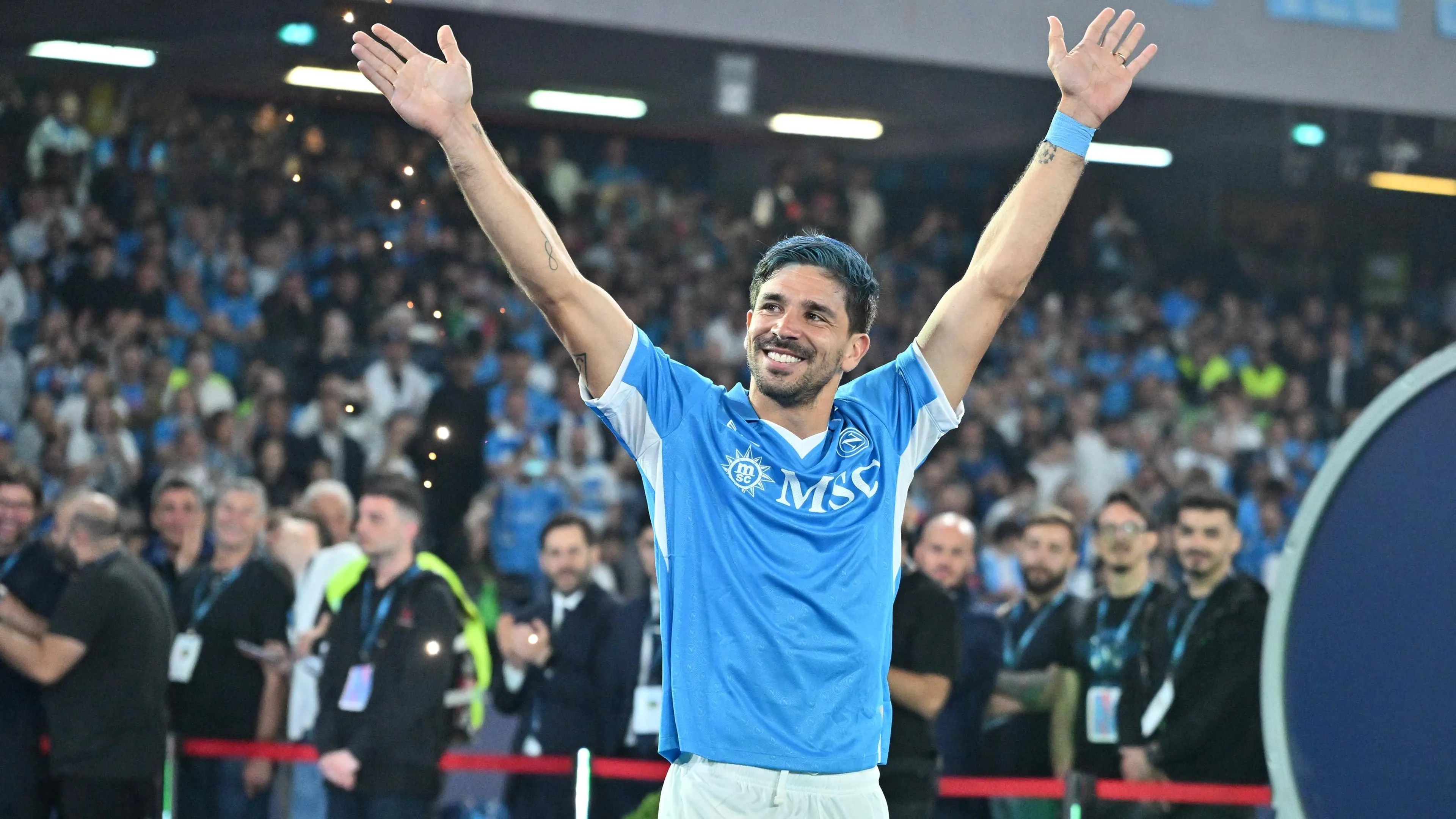 Copertina di End of the race Giovanni Simeone during championship Serie A 2024 2025 football match between Napoli and Cagliairi at Maradona stadium Italy Felice De Martino SPP Copyright xFelicexDexMartino SPPx spp en FeDeMa DMF 3610