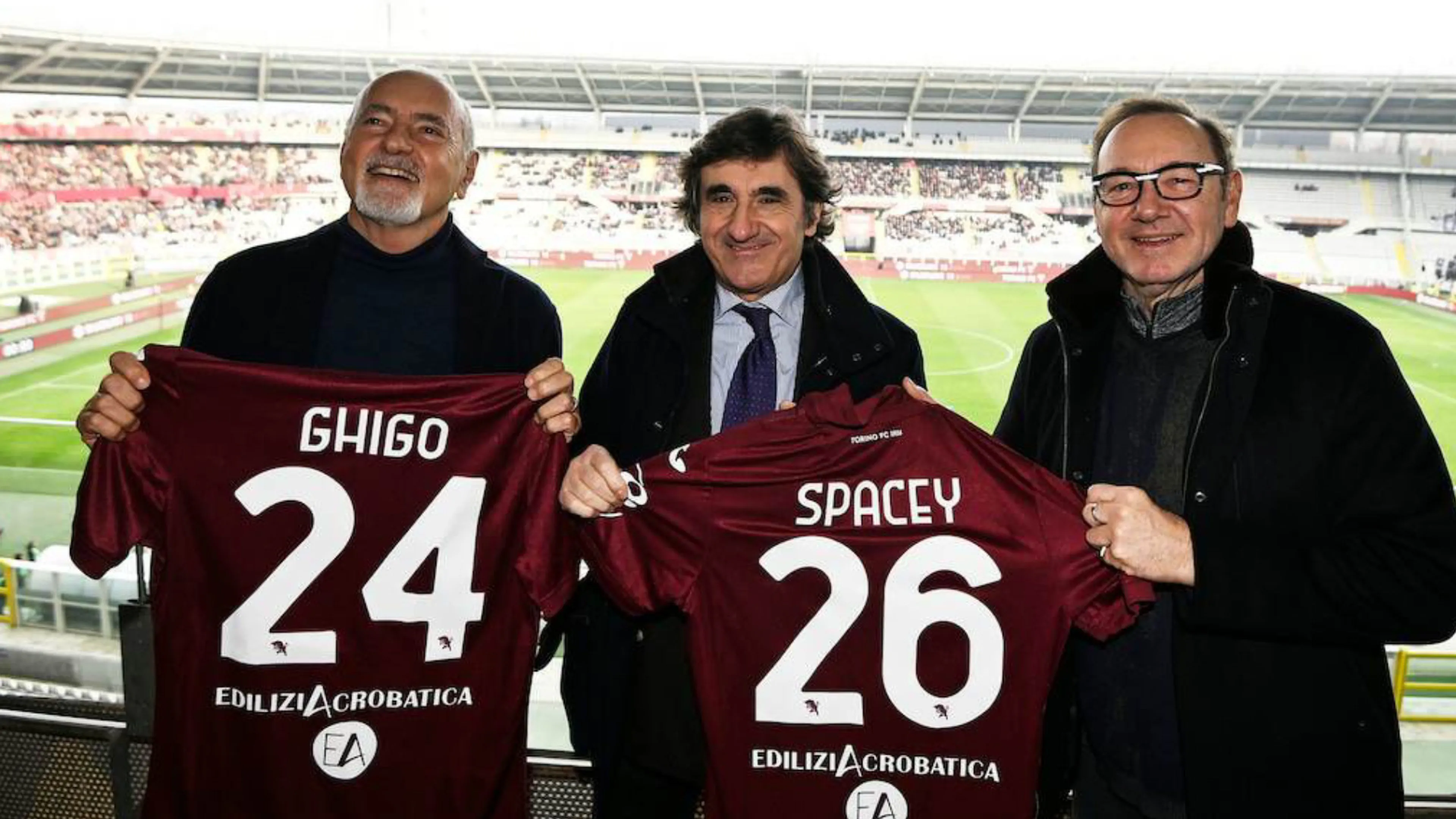 Copertina di In tribuna al fianco di Cairo: Kevin Spacey allo stadio per Torino-Spezia