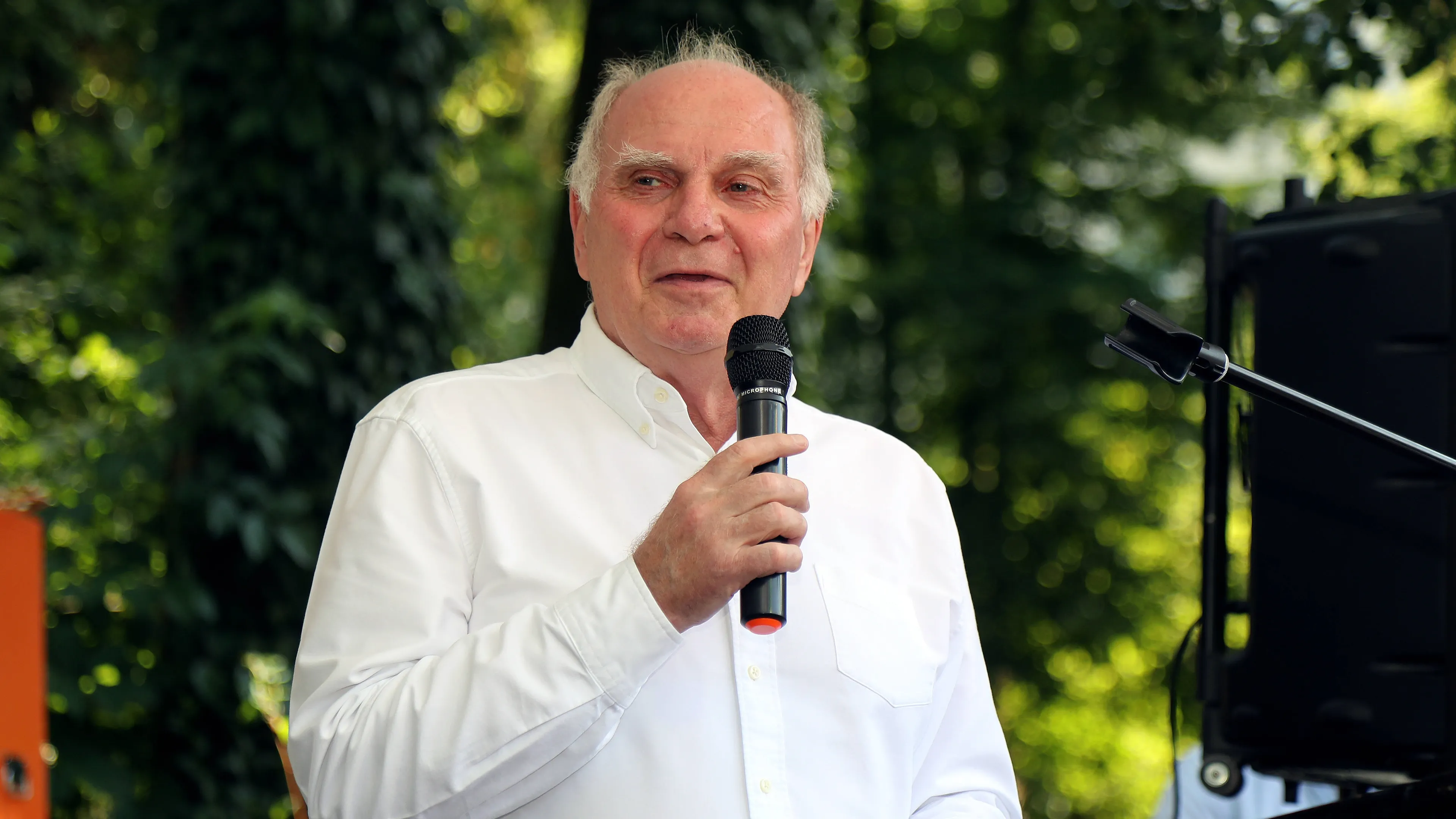 Spavento Bayern, il presidente onorario Uli Hoeness ricoverato per un malore