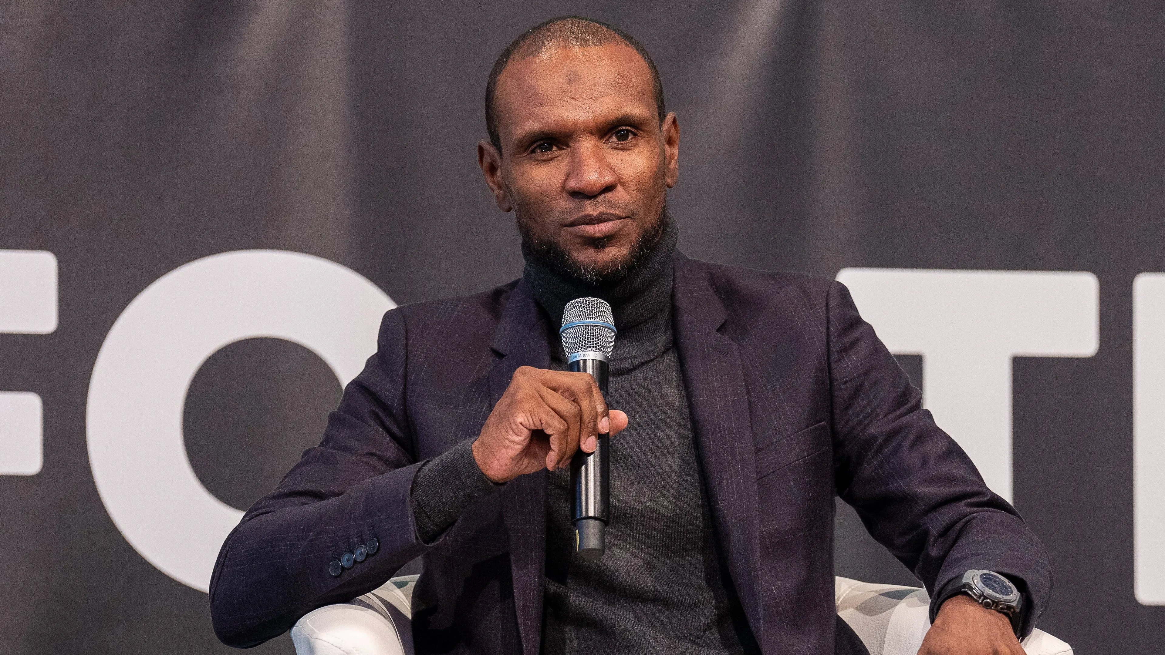 "Abidal è morto". Cordoglio social, ma è una fake news. Il francese:"Sono vivo e in buona salute"