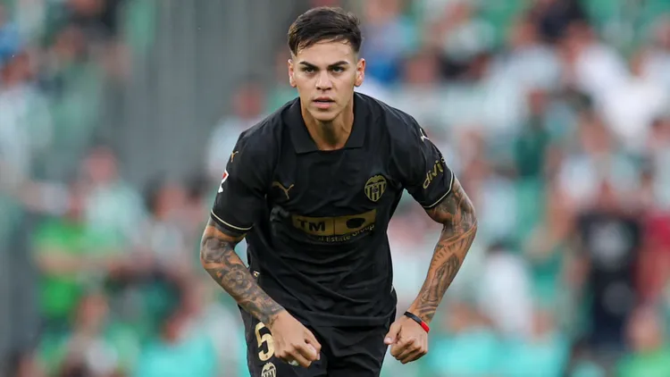 /images/e/s/p/esp-real-betis-valencia-cf-laliga-ea-sports-date-38-enzo-barrenechea-of-valencia-during-the-la-liga-ea-sports-match-between-real-betis-and-valencia-cf-played-at-benito-villamarin-stadium-on-may-23-2025-in-sevilla-spain-kpng-copyright-xantonioxpozox-xpressinphotox-ap240524betval053jpg_1752574417278.jpg
