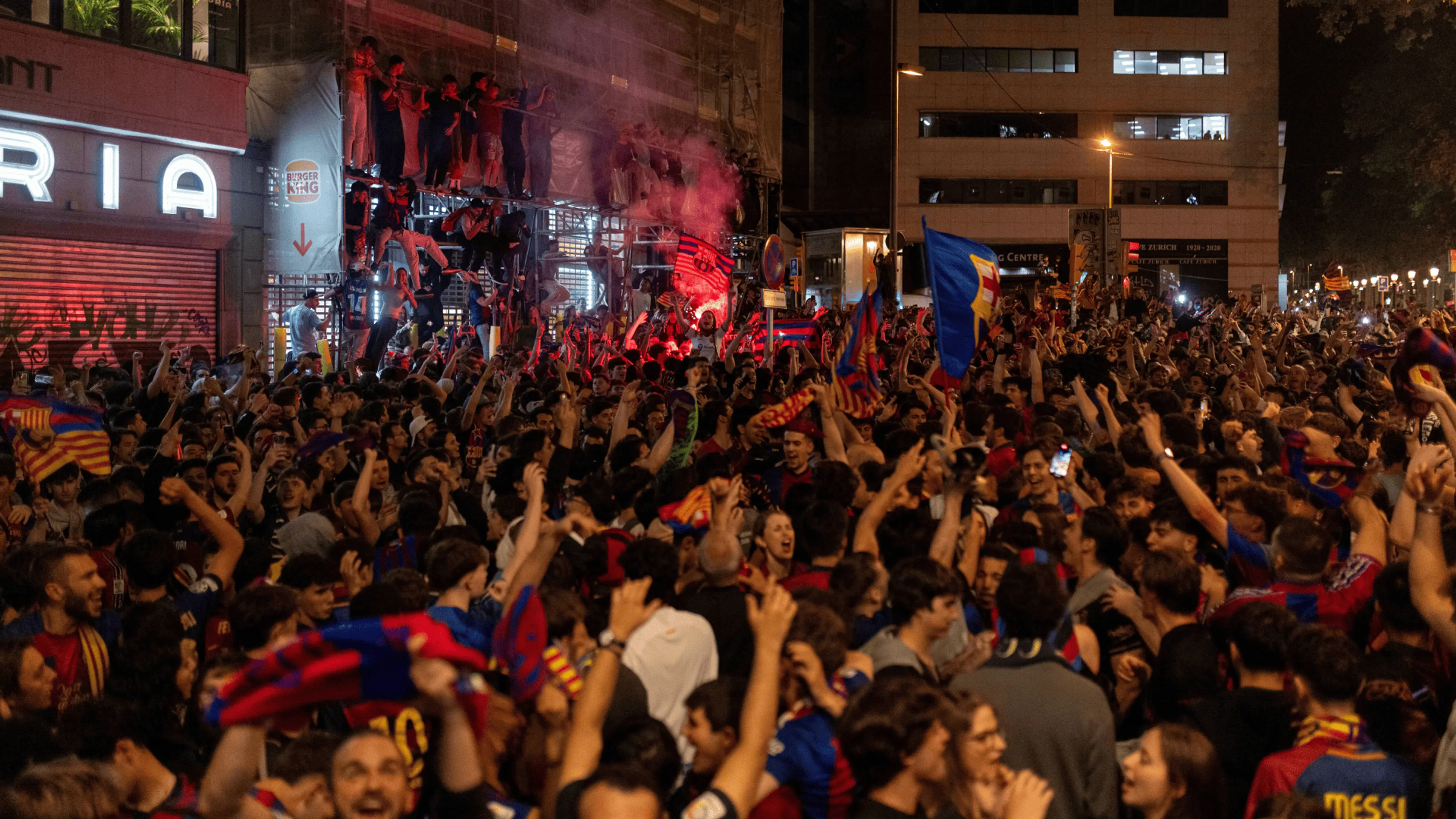 Panico Espanyol-Barcellona! Auto si schianta contro la folla fuori dallo stadio: 20 feriti! (VIDEO)