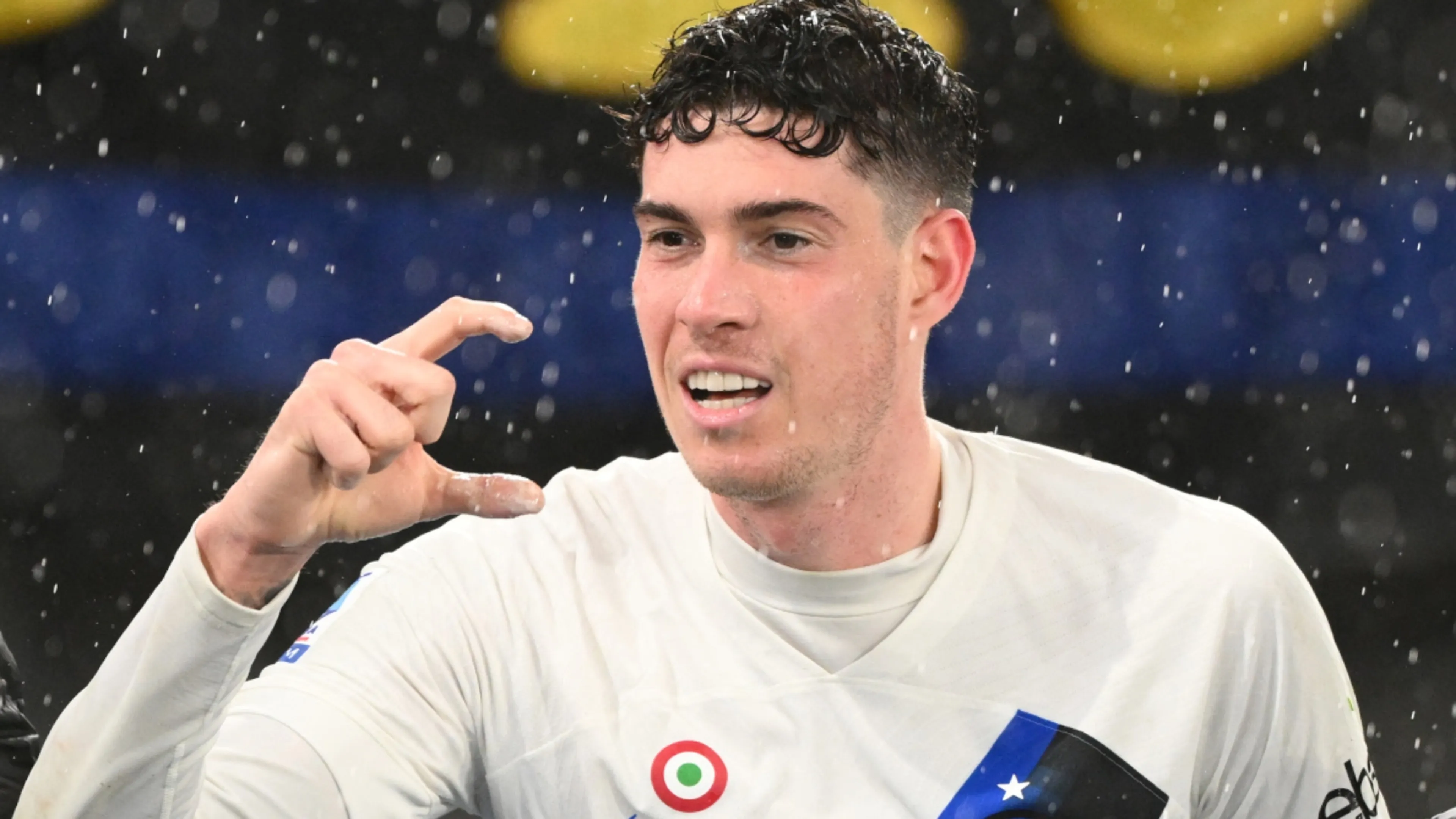 Copertina di Roma-Inter, il significato dell'esultanza di Bastoni