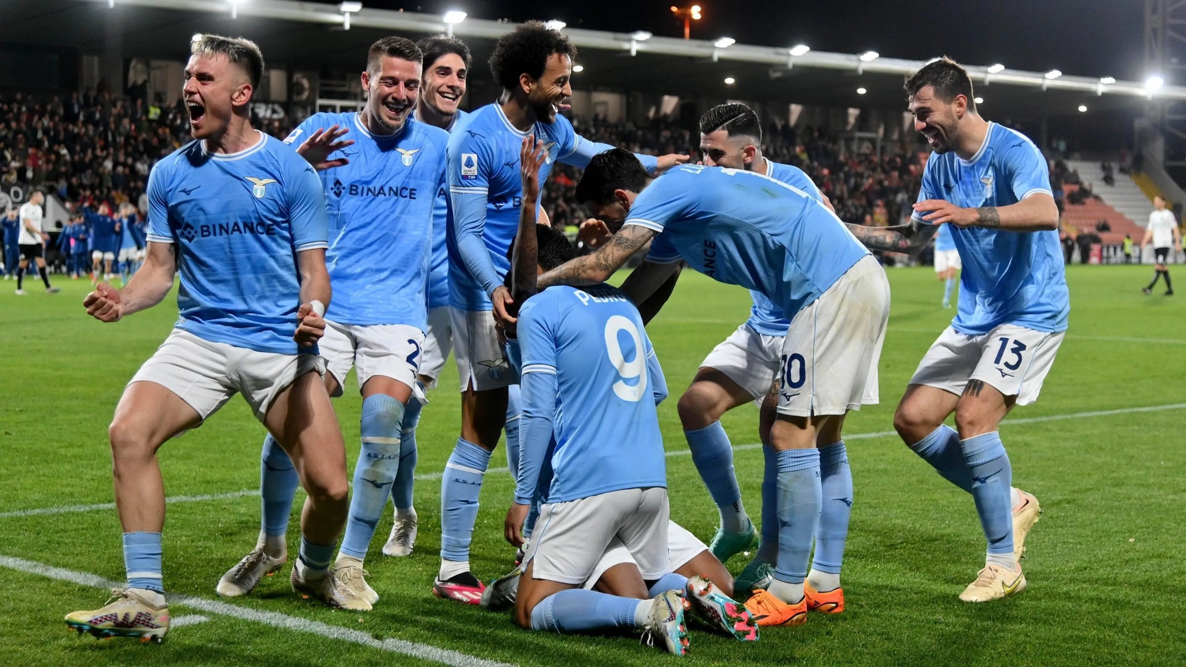 Copertina di Lazio, tifoso ipotizza la rimonta Scudetto sul Napoli: la tabella è virale