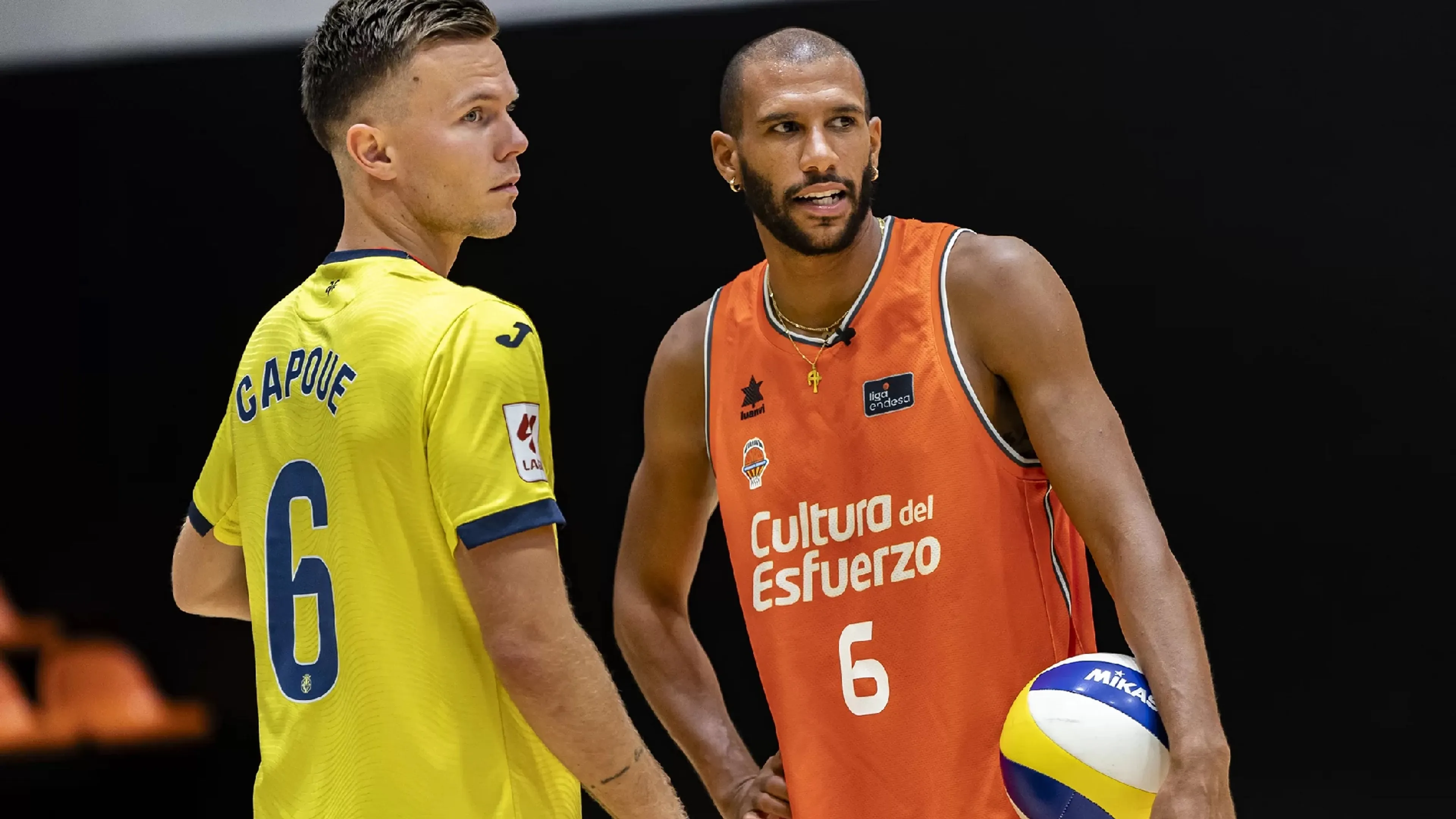 Copertina di Rimasto senza squadra, va a giocare a... basket! Nuova carriera per l'ex semifinalista di Champions?