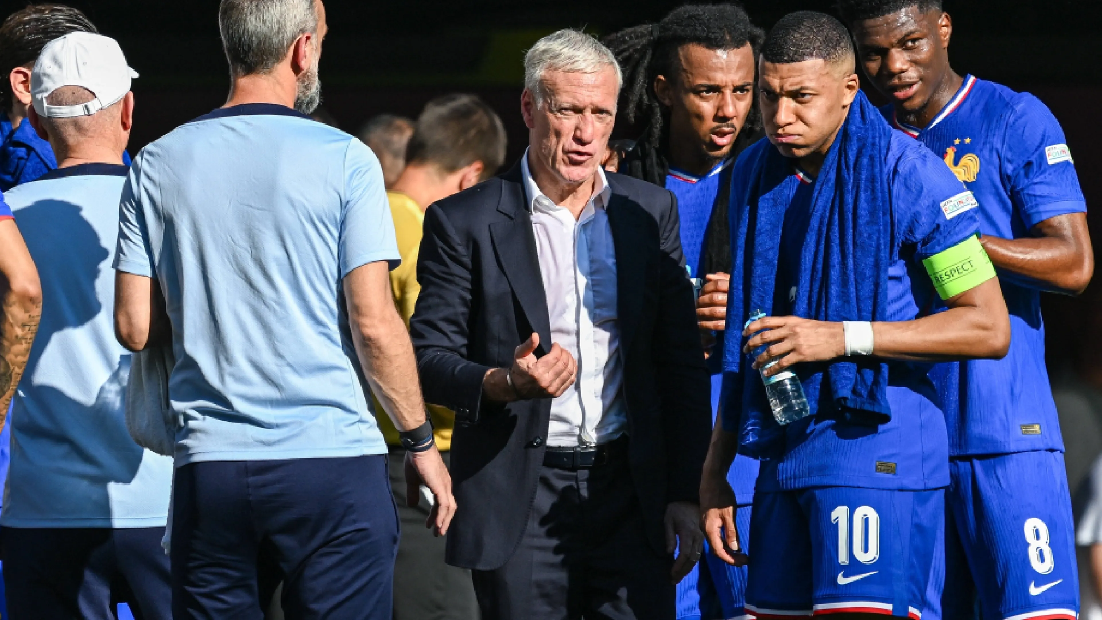 Scoppia la bomba nello spogliatoio della Francia: "Giocatori ai ferri corti con Deschamps"