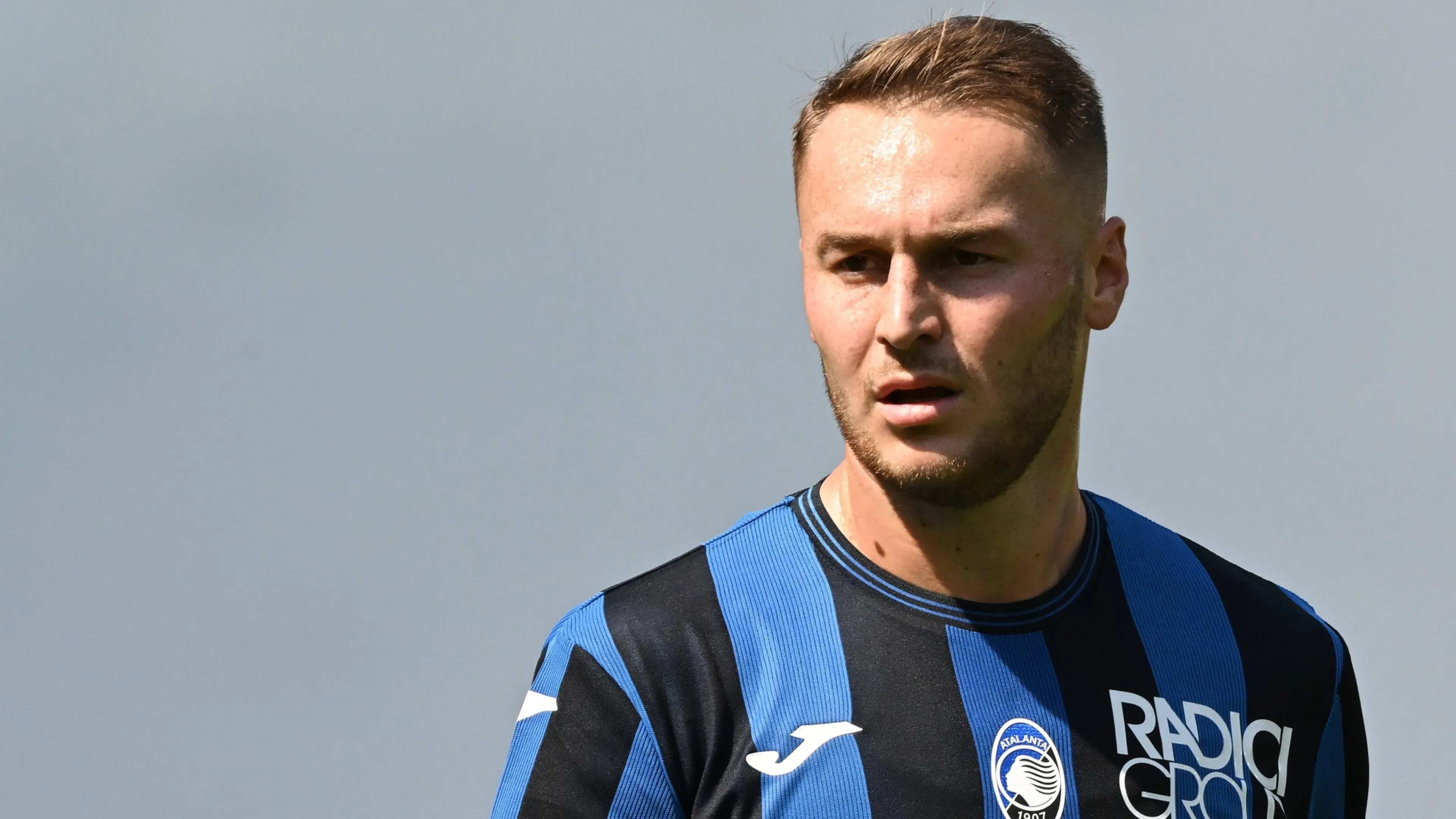 Copertina di Fabrizio Romano annuncia: "Prima offerta ufficiale della Juve per Koopmeiners". Ecco a quanto ammonta