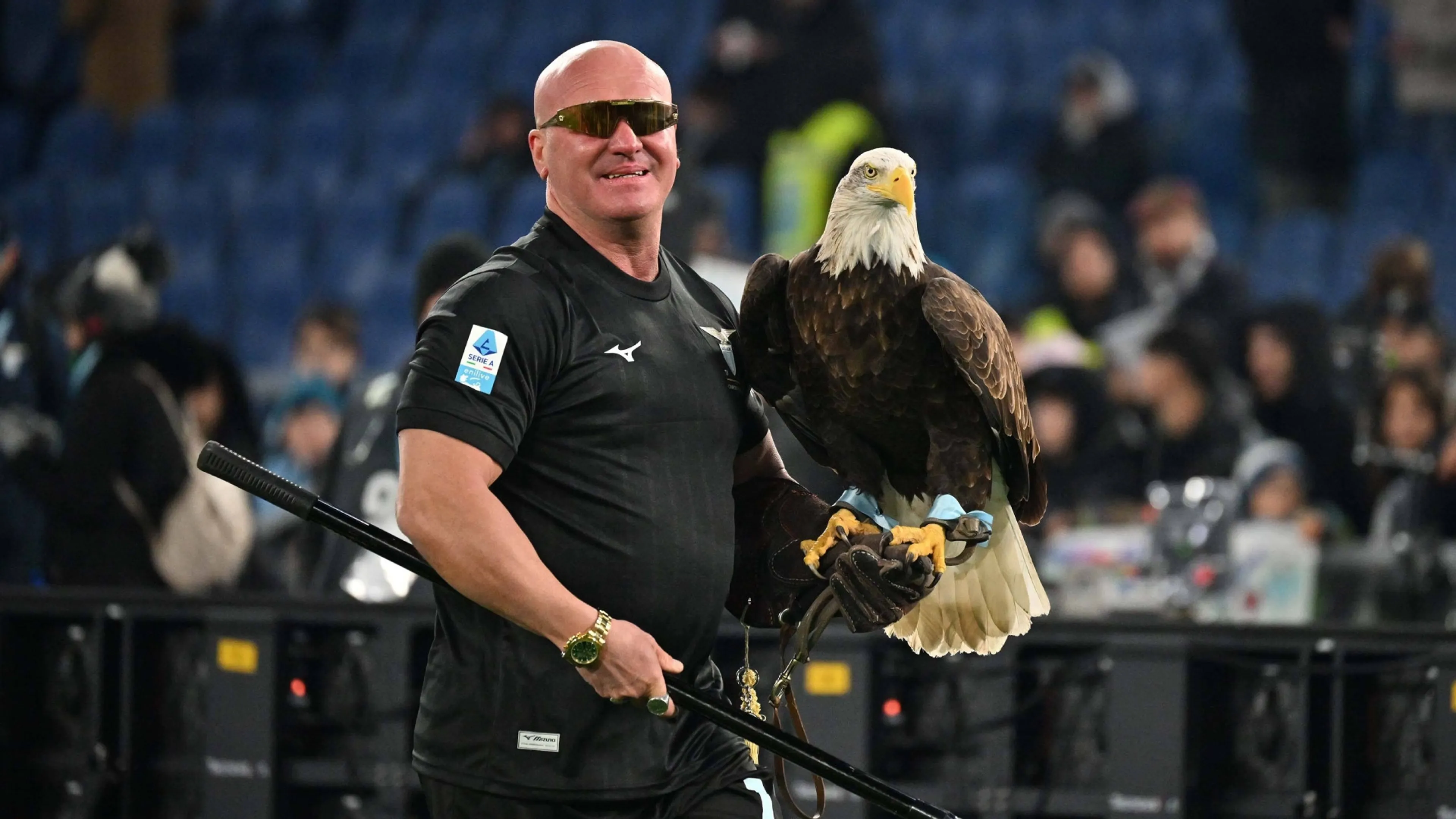 Ecco il video che è costato il licenziamento al falconiere Juan Bernabè! Gli ultras Lazio: "Non azzardarti a venire in Curva Nord!"