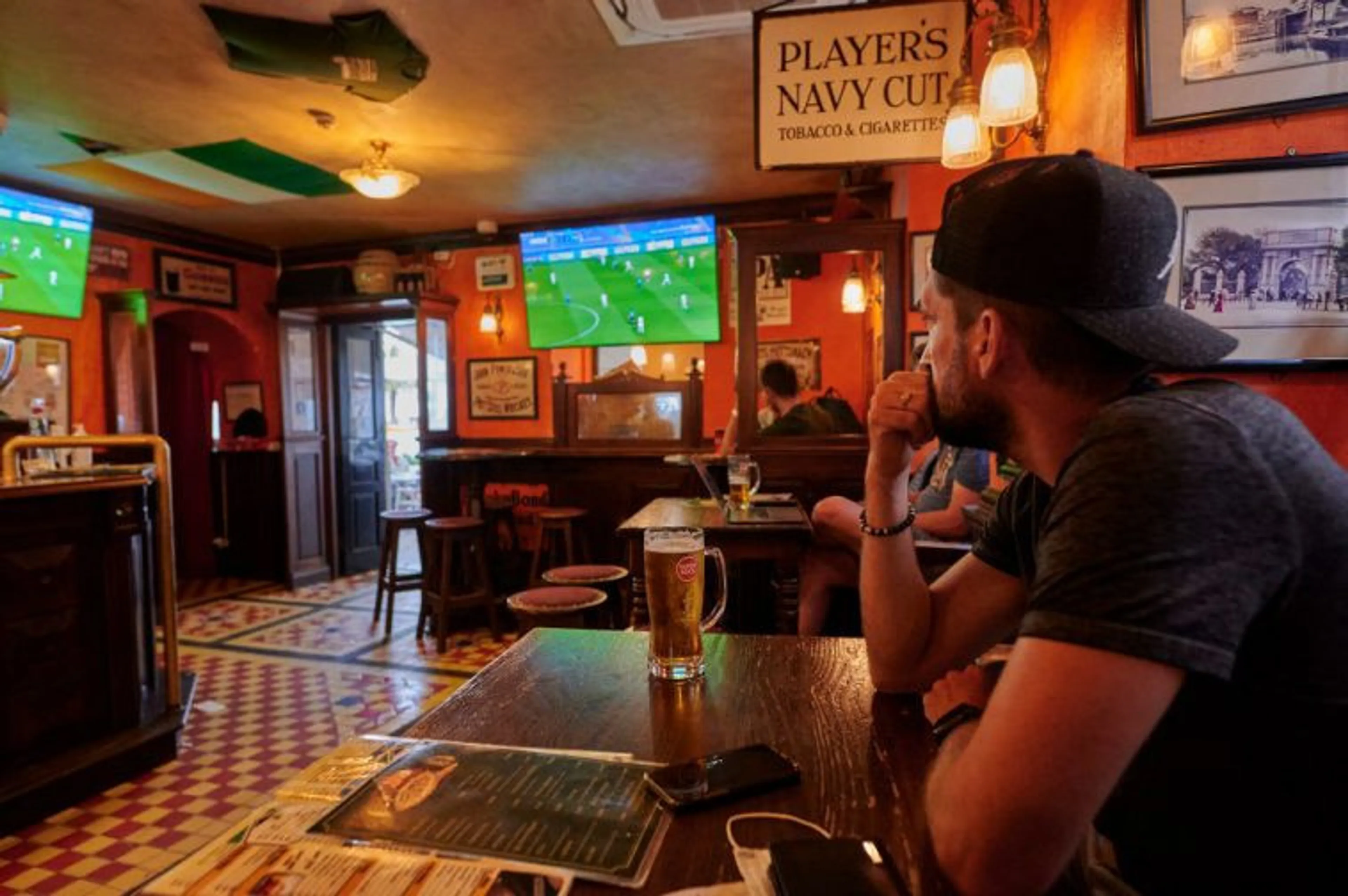 fans-in-pubs-risk-missing-the-end-of-premier-league-758x504-1