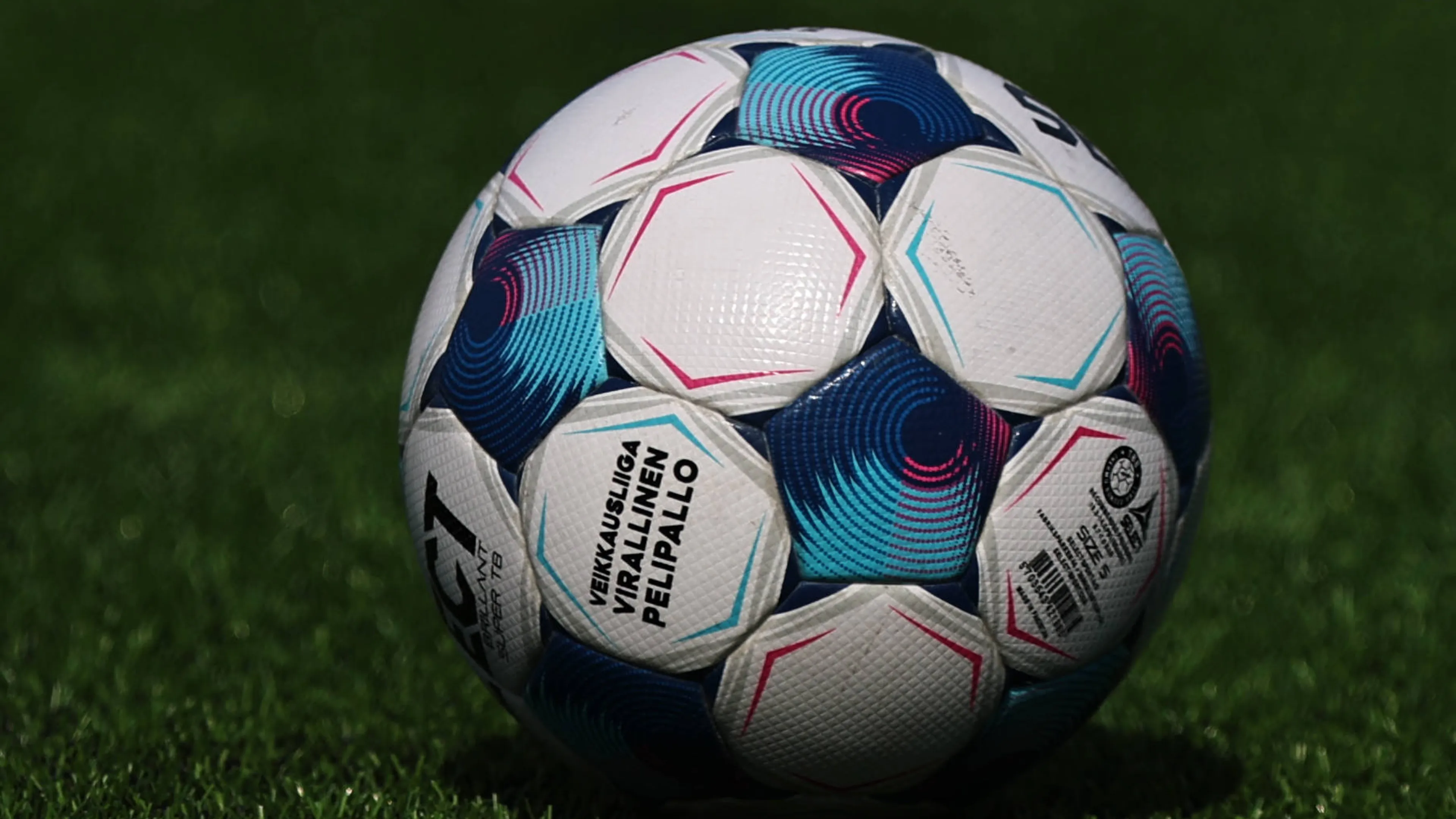 Follia pura: la squadra retrocede e lo stadio viene dato alle fiamme