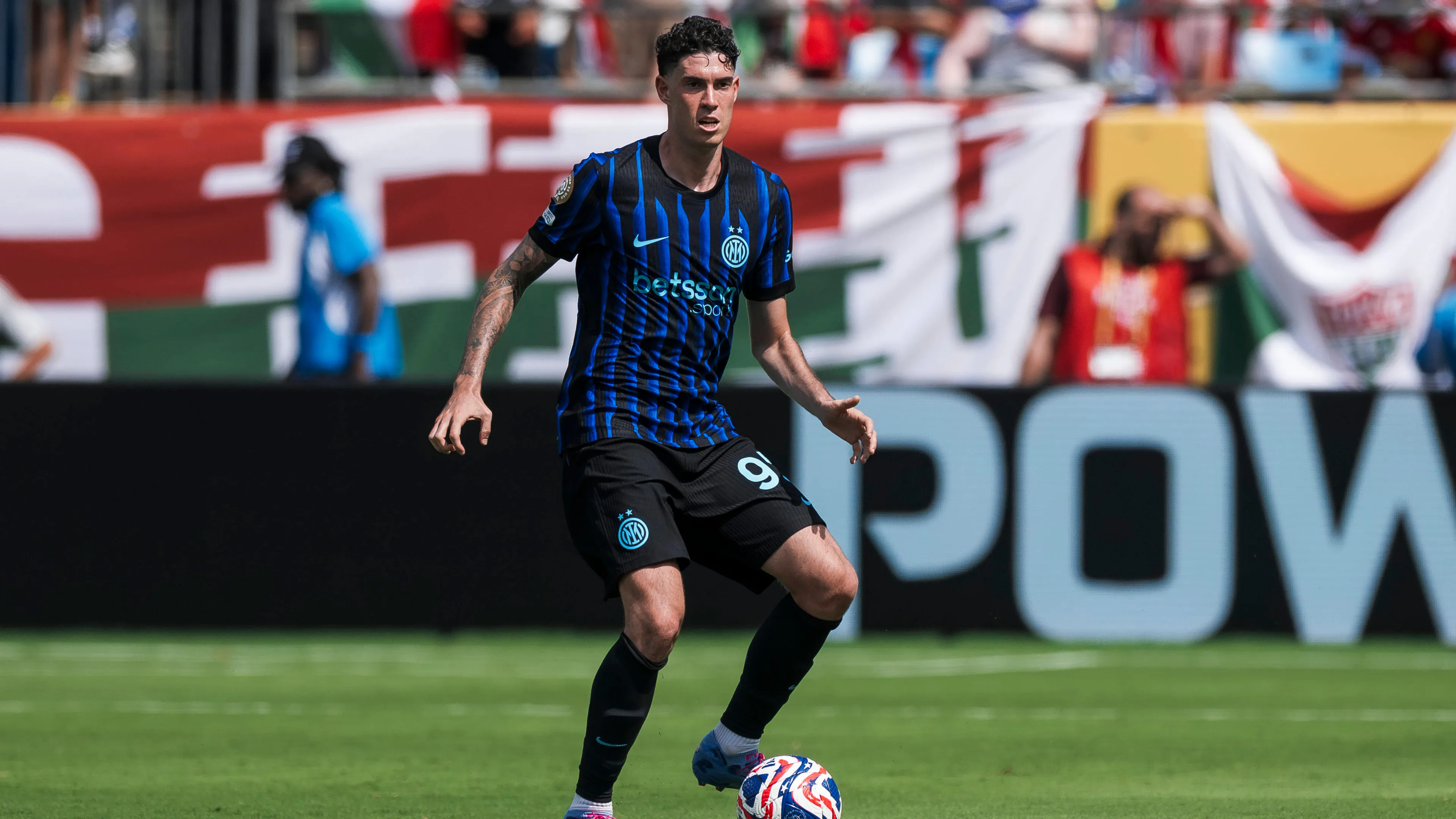 Bastoni conteso tra Chelsea e Barcellona: Inter avvisata