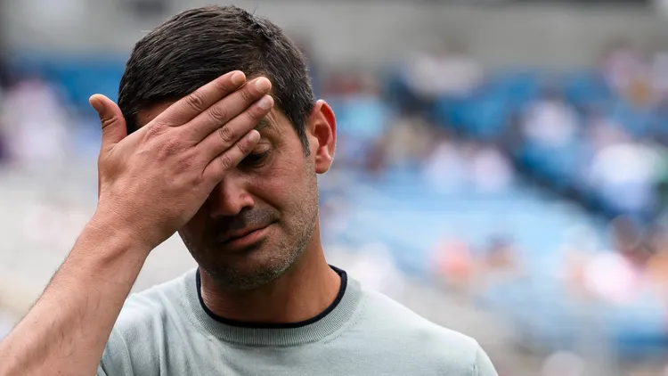 /images/f/c/-/fc-internazionale-v-fluminense-fc-fifa-club-world-cup-cristian-chivu-head-coach-of-fc-internazionale-looks-dejected-prior-to-the-fifa-club-world-cup-round-of-16-football-match-between-fc-internazionale-and-fluminense-fc-charlotte-united-states-copyright-xnicoloxcampoxjpg_1753858477378.jpg