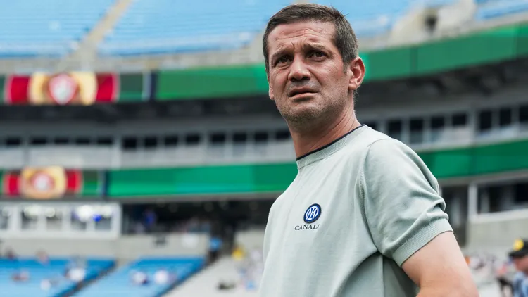 /images/f/c/-/fc-internazionale-v-fluminense-fc-fifa-club-world-cup-cristian-chivu-head-coach-of-fc-internazionale-looks-on-prior-to-the-fifa-club-world-cup-round-of-16-football-match-between-fc-internazionale-and-fluminense-fc-charlotte-united-states-copyright-xnicoloxcampoxjpg_1751984312134.jpg
