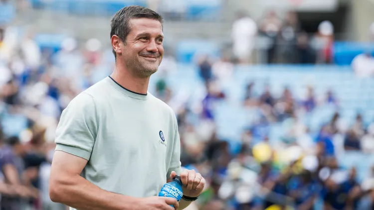 /images/f/c/-/fc-internazionale-v-fluminense-fc-fifa-club-world-cup-cristian-chivu-head-coach-of-fc-internazionale-smiles-prior-to-the-fifa-club-world-cup-round-of-16-football-match-between-fc-internazionale-and-fluminense-fc-charlotte-united-states-copyright-xnicoloxcampoxjpg_1753339407186.jpg