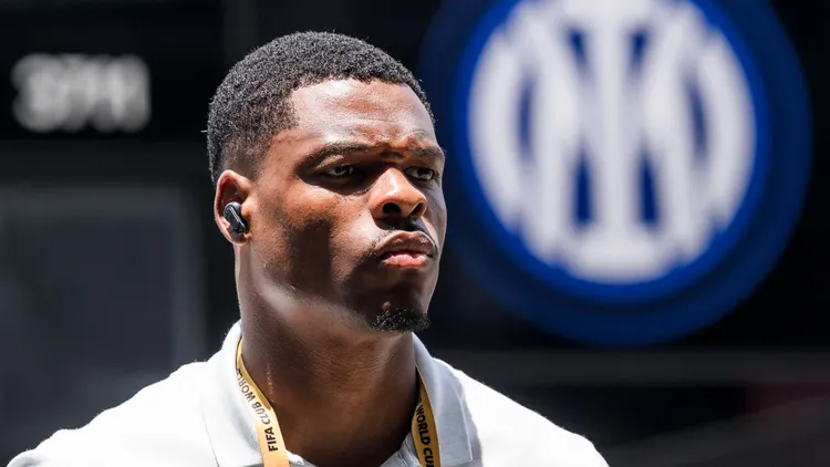 /images/f/c/-/fc-internazionale-v-fluminense-fc-fifa-club-world-cup-denzel-dumfries-of-fc-internazionale-arrives-prior-to-the-fifa-club-world-cup-round-of-16-football-match-between-fc-internazionale-and-fluminense-fc-charlotte-united-states-copyright-xnicoloxcampoxjpg_1751976134862.jpg