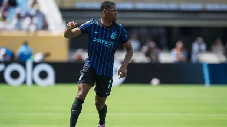 /images/f/c/-/fc-internazionale-v-fluminense-fc-fifa-club-world-cup-denzel-dumfries-of-fc-internazionale-in-action-during-the-fifa-club-world-cup-round-of-16-football-match-between-fc-internazionale-and-fluminense-fc-charlotte-united-states-copyright-xnicoloxcampoxjpg_1751532598313.jpg