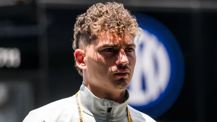 /images/f/c/-/fc-internazionale-v-fluminense-fc-fifa-club-world-cup-sebastiano-esposito-of-fc-internazionale-arrives-prior-to-the-fifa-club-world-cup-round-of-16-football-match-between-fc-internazionale-and-fluminense-fc-charlotte-united-states-copyright-xnicoloxcampoxjpg_1751954559694.jpg