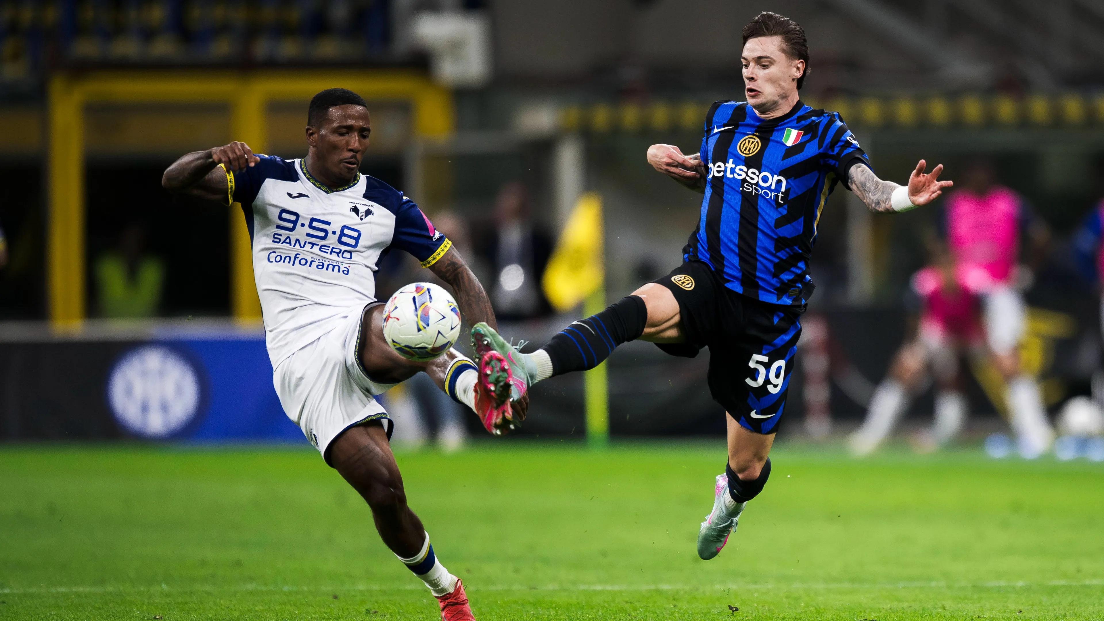 Inter, nome a sorpresa se parte Dumfries? Occhi su Tchatchoua dell'Hellas Verona