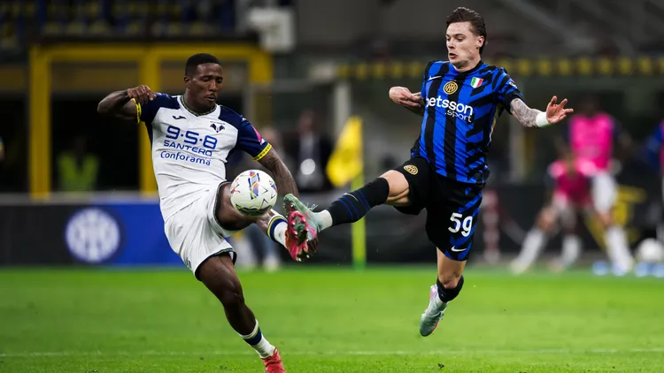 /images/f/c/-/fc-internazionale-v-hellas-verona-fc-serie-a-jackson-tchatchoua-of-hellas-verona-fc-competes-for-the-ball-with-nicola-zalewski-of-fc-internazionale-during-the-serie-a-football-match-between-fc-internazionale-and-hellas-verona-fc-milan-italy-copyright-xnicolxcampoxjpg_1752486337060.jpg