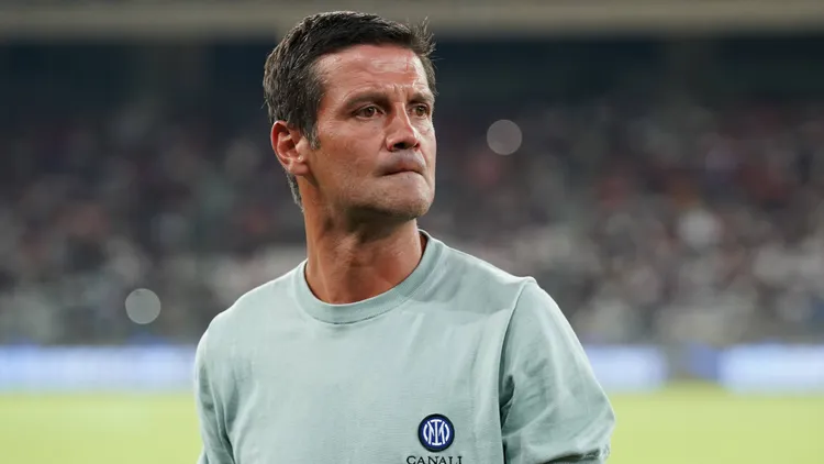 /images/f/c/-/fc-internazionale-v-olympiacos-fc-pre-season-friendly-cristian-chivu-head-coach-of-fc-internazionale-watches-the-friendly-match-between-fc-internazionale-and-olympiacos-fc-at-the-stadio-san-nicola-in-bari-italy-on-august-16-2025-bari-italy-copyright-xgabrielexmaricchiolox-originalfilenamemaricchiolo-intervol250816npcl0jpgjpg_1755586415492.jpg