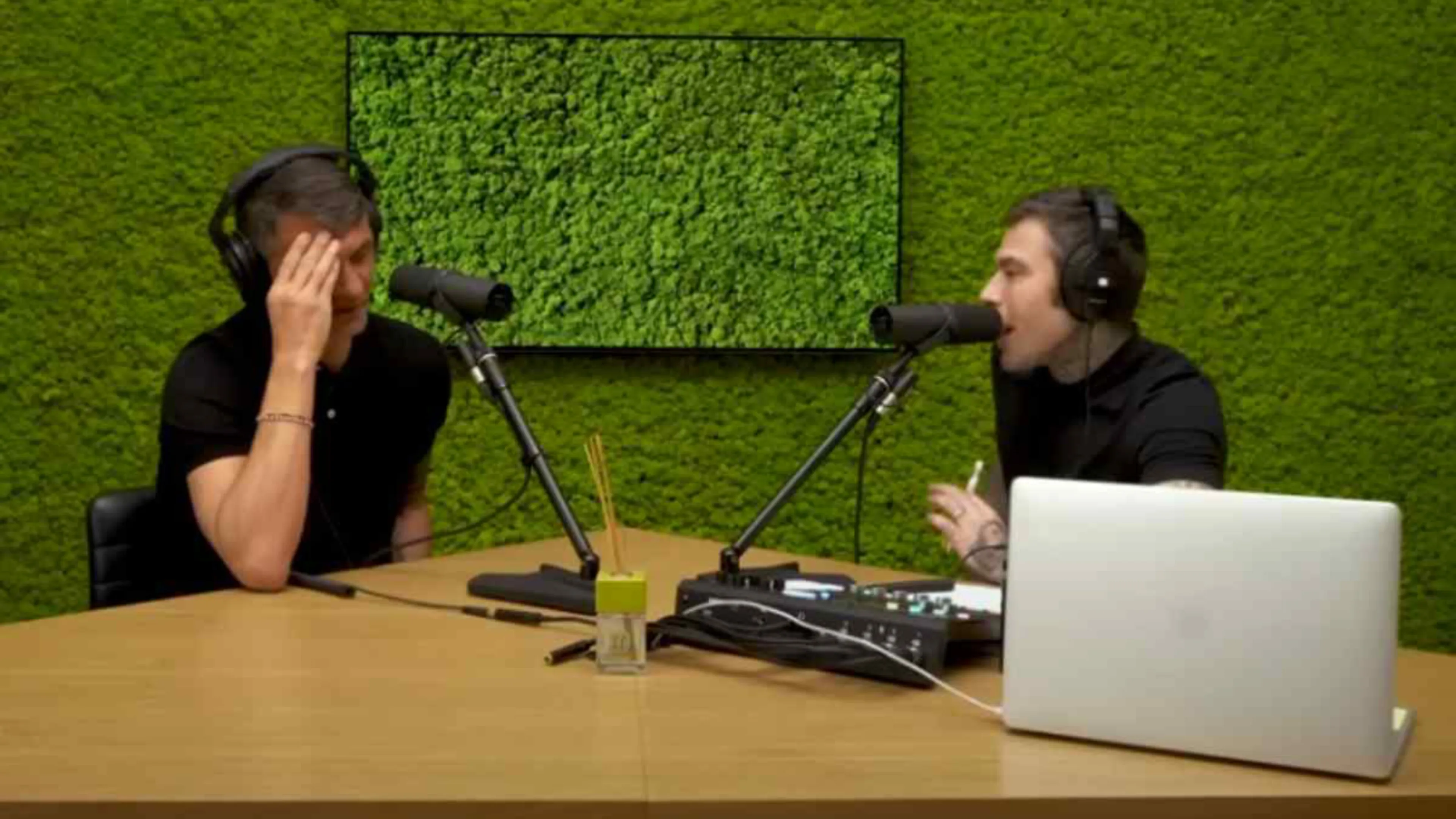 Copertina di Le verità nascoste di Fedez su Balotelli e Maldini scatenano i fan: "Perché ce le hai tenute segrete?"