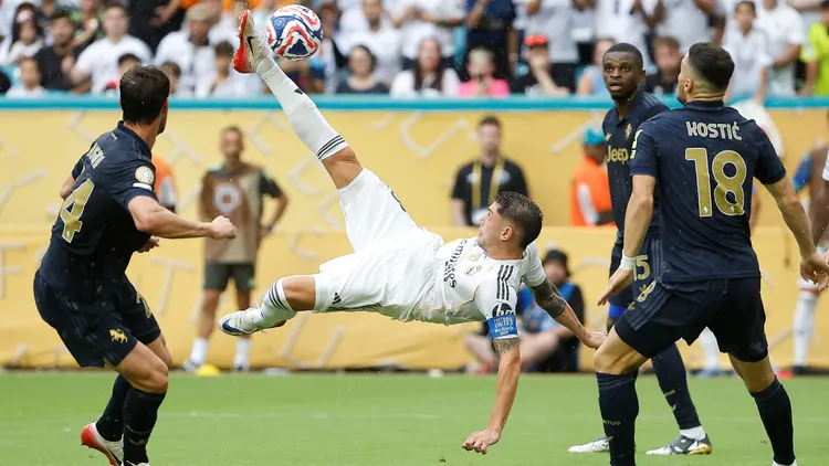 /images/f/e/d/federico-valverde-c-of-real-madrid-vies-for-the-ball-with-filip-kostic-r-and-daniele-rugani-l-of-juventus-during-a-club-world-cup-match-between-real-madrid-and-juventus-at-the-hard-rock-stadium-in-miami-usa-01-july-2025-real-madrid-juventus-achtung-nur-redaktionelle-nutzung-copyright-xjuanxignacioxroncoronix-amdep7767-20250701-550172900561jpg_1752481546661.jpg