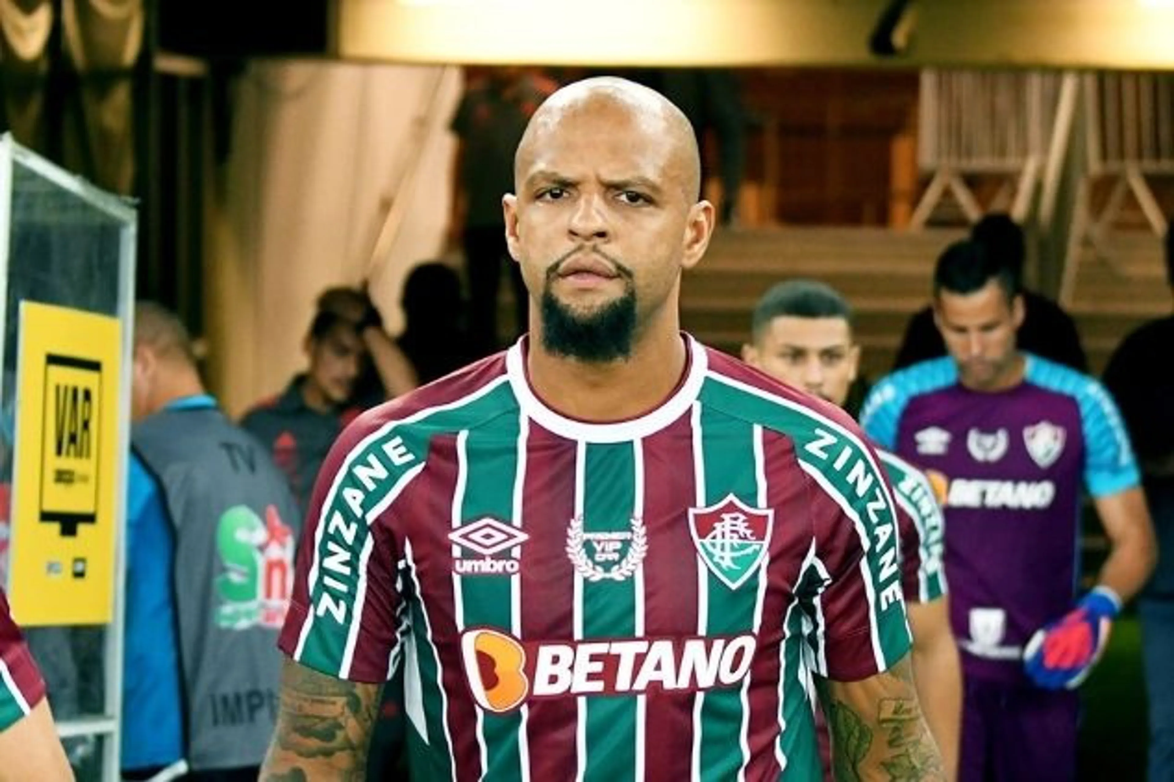 Copertina di Paura per Felipe Melo, rapinato mentre era in macchina con la famiglia