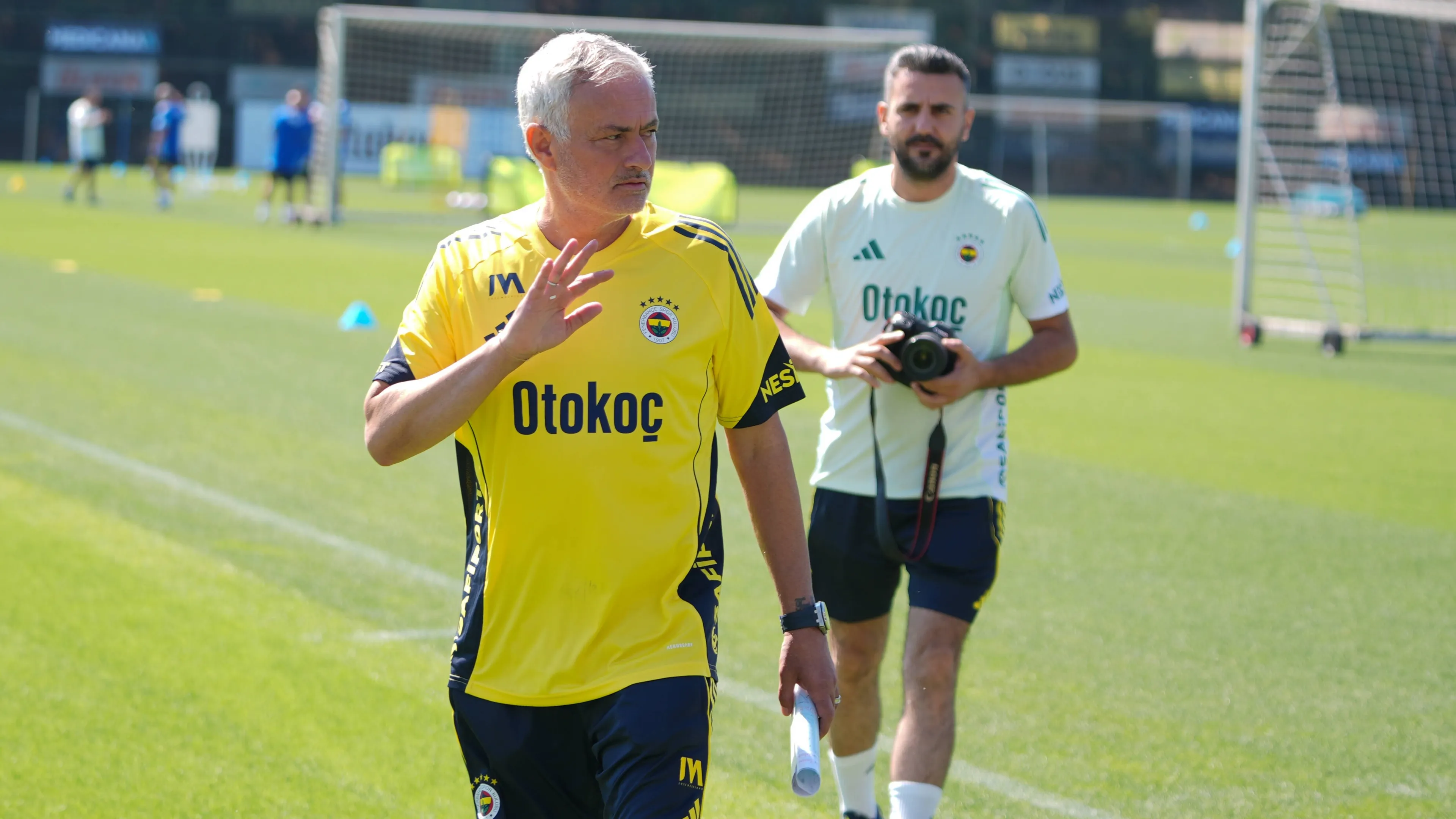 Fenerbahce, Duran non si presenta in ritiro. Mourinho: "Mancanza di rispetto"