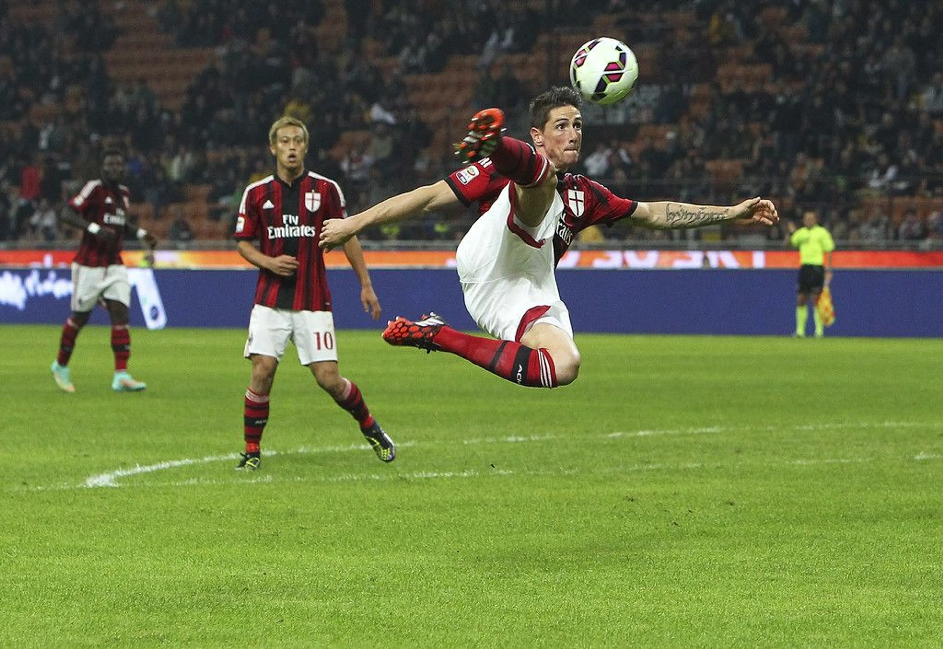 Copertina di Al Milan c’è la maledizione del 9: da Pato a Higuain, quanti flop!