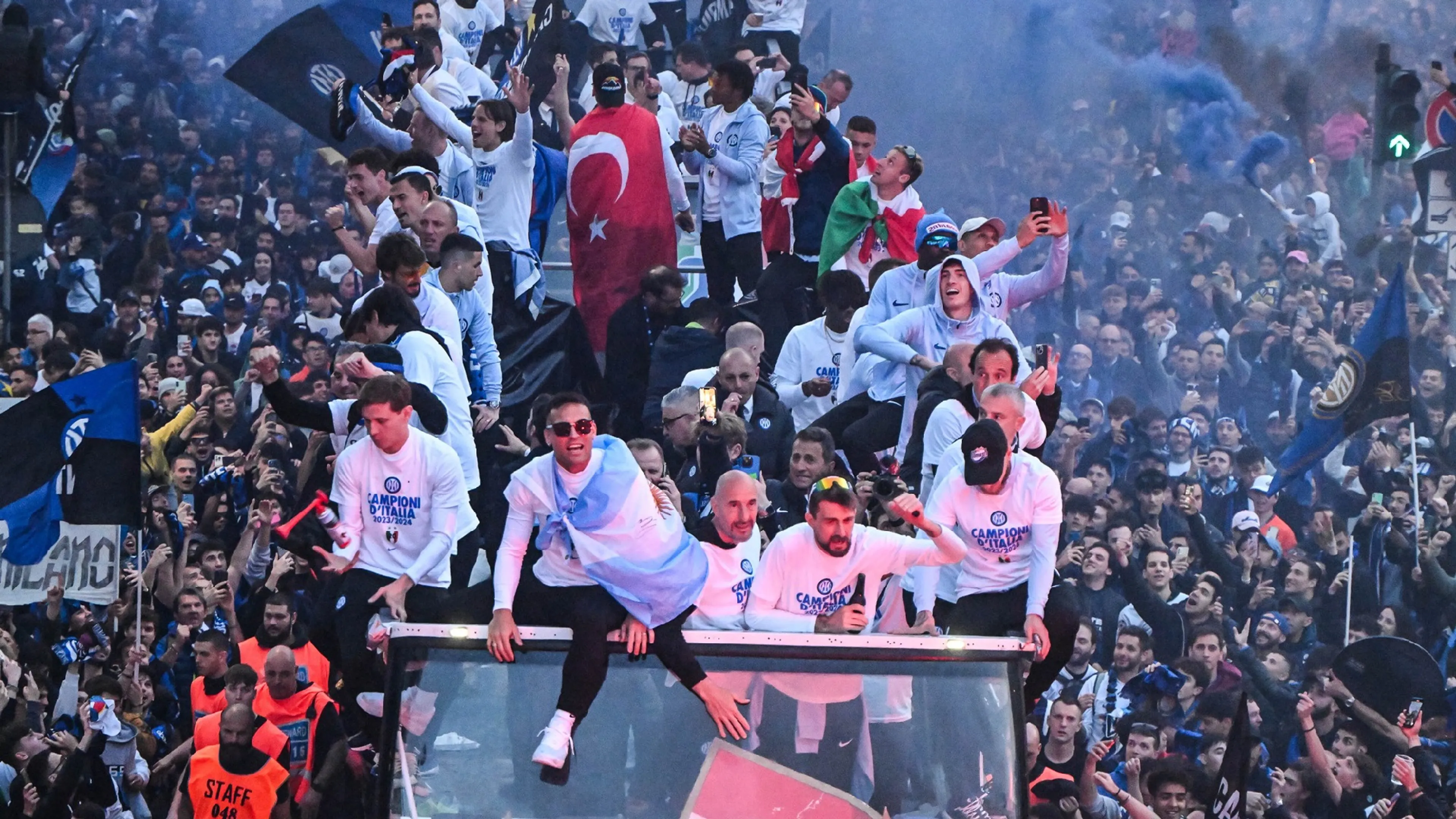 Copertina di Polemiche infinite sulla festa Scudetto Inter, protezione animali infuriata: il motivo