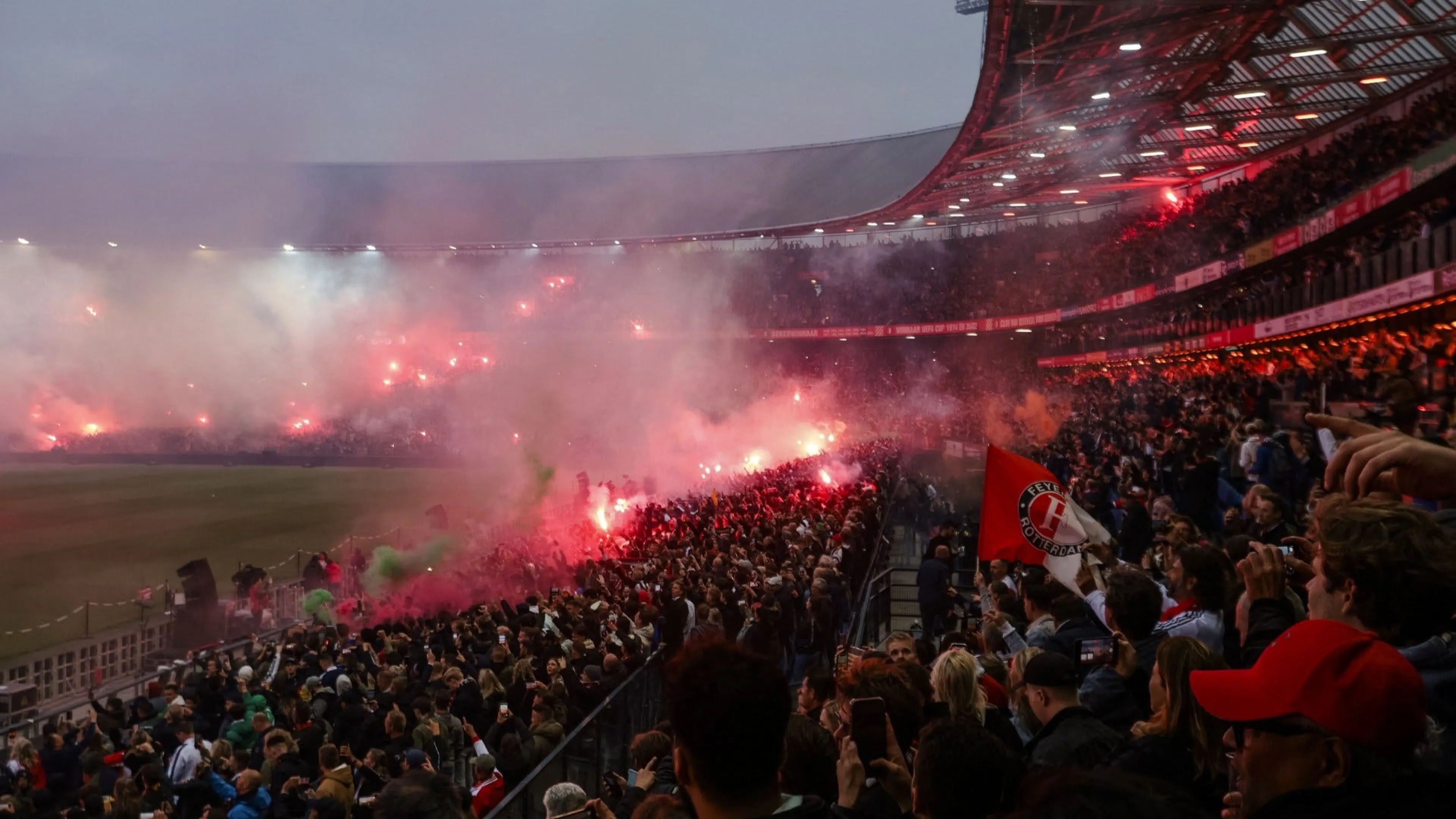 Copertina di Roma-Feyenoord, vietata la vendita dei biglietti ai tifosi olandesi e settore ospiti chiuso