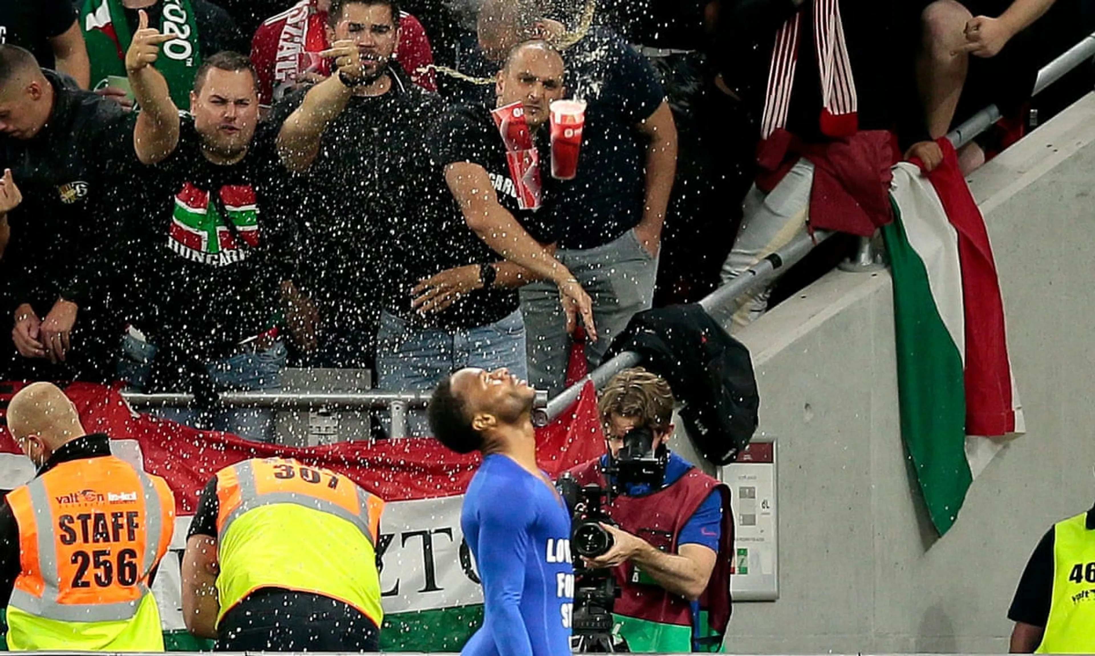 Copertina di Insulti razzisti a giocatori inglesi, FIFA punisce Ungheria con sanzione record