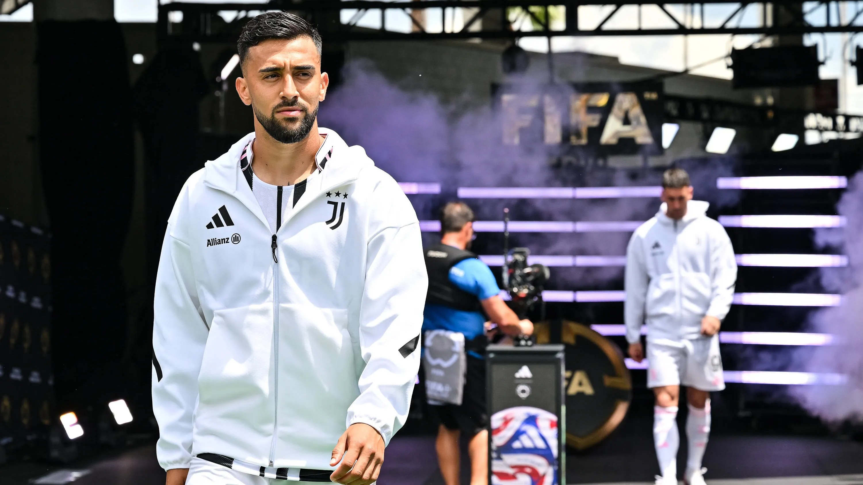 Nico Gonzalez in uscita dalla Juventus 