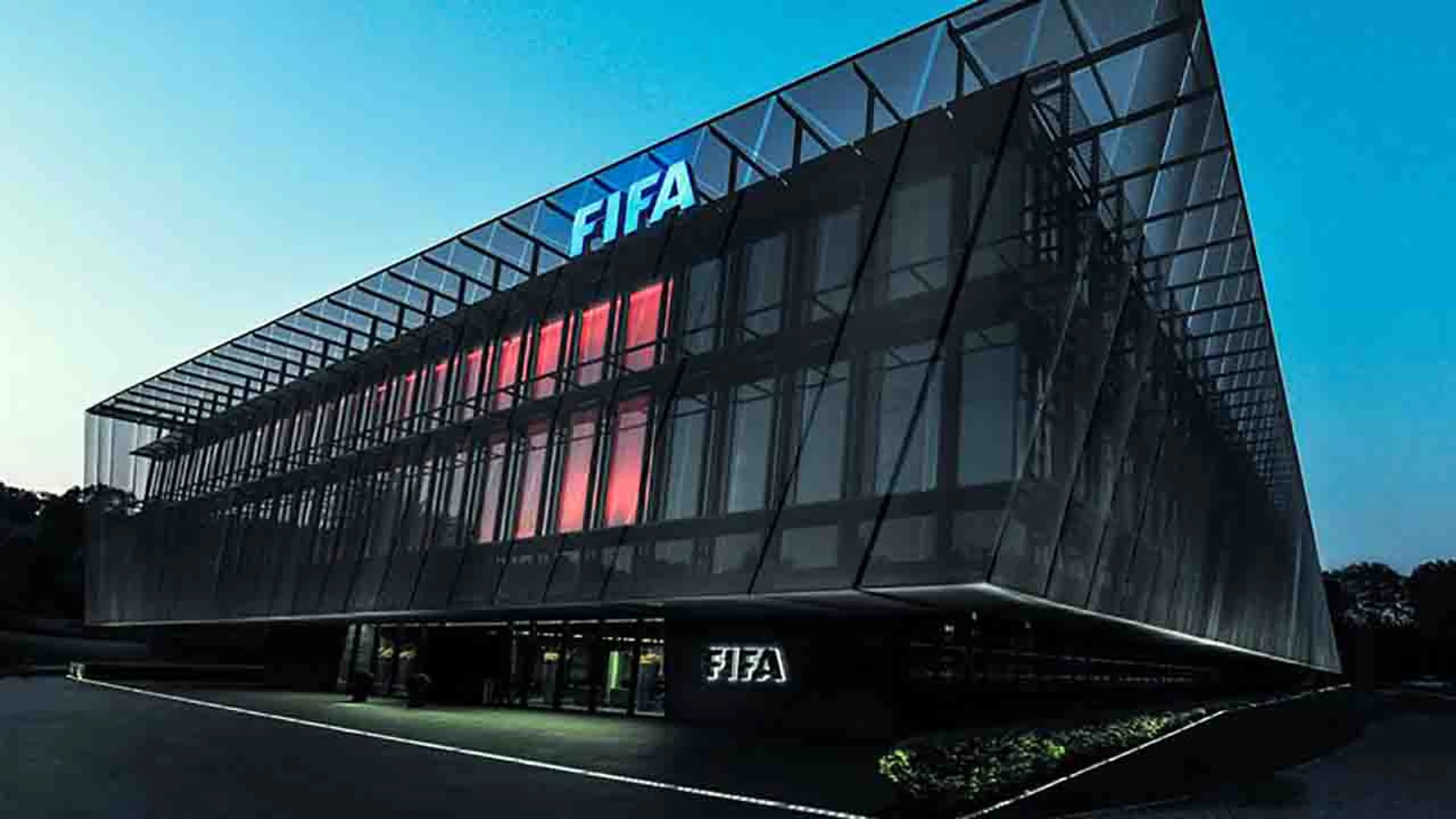 Copertina di La Fifa libera i calciatori stranieri in Ucraina e Russia: potranno firmare con altri club