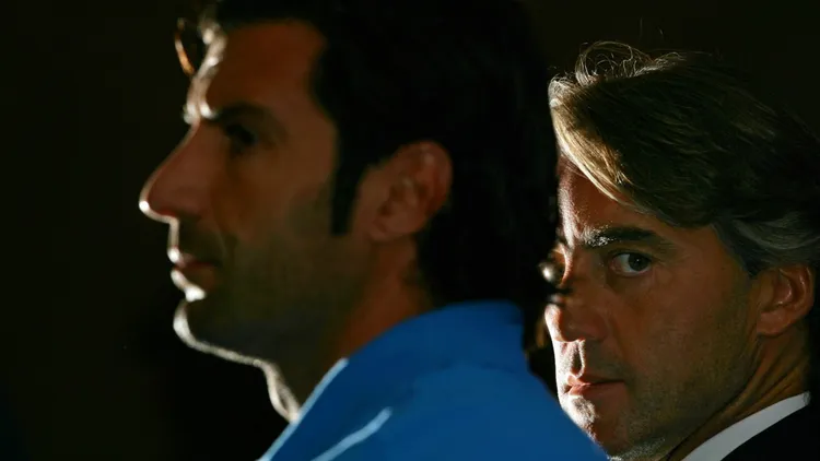 /images/f/i/g/figo-in-tackle-su-mancini.jpg
