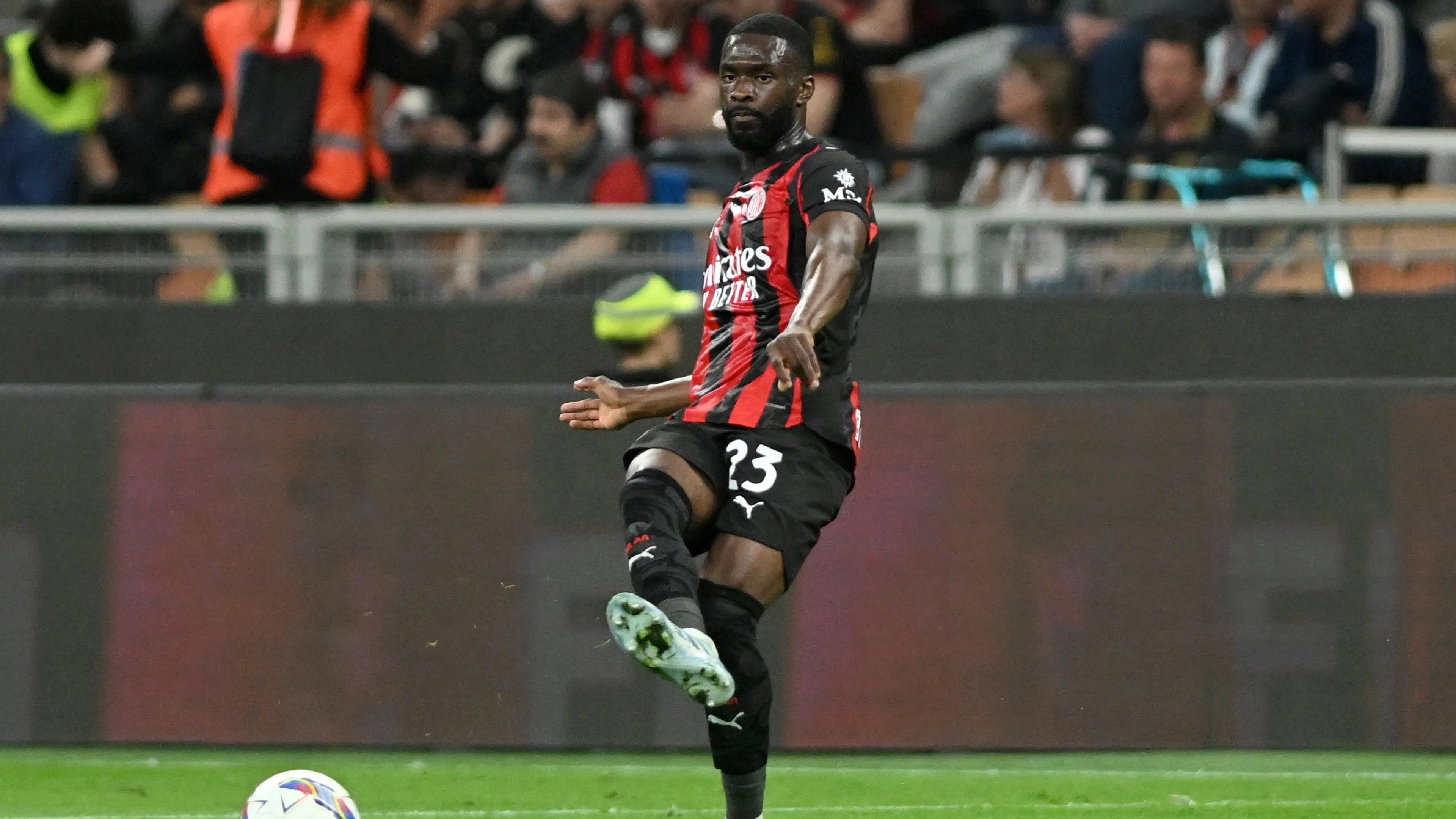 Calciomercato Juve, non solo Vlahovic e Kalulu: col Milan rimane viva anche la pista Tomori