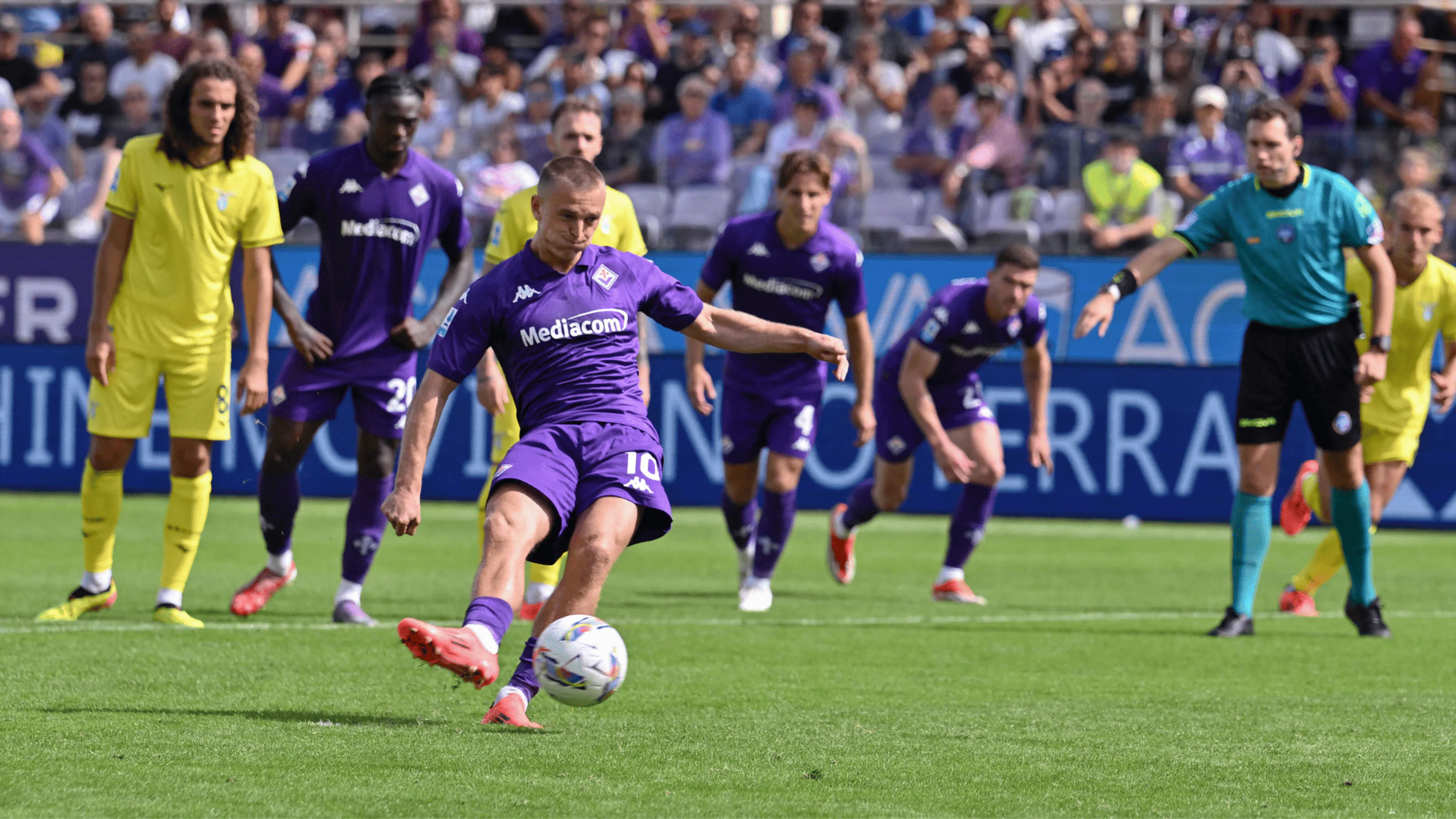 Copertina di A Firenze c'è il problema Gudmundsson: cosa succede nello spogliatoio dei viola?