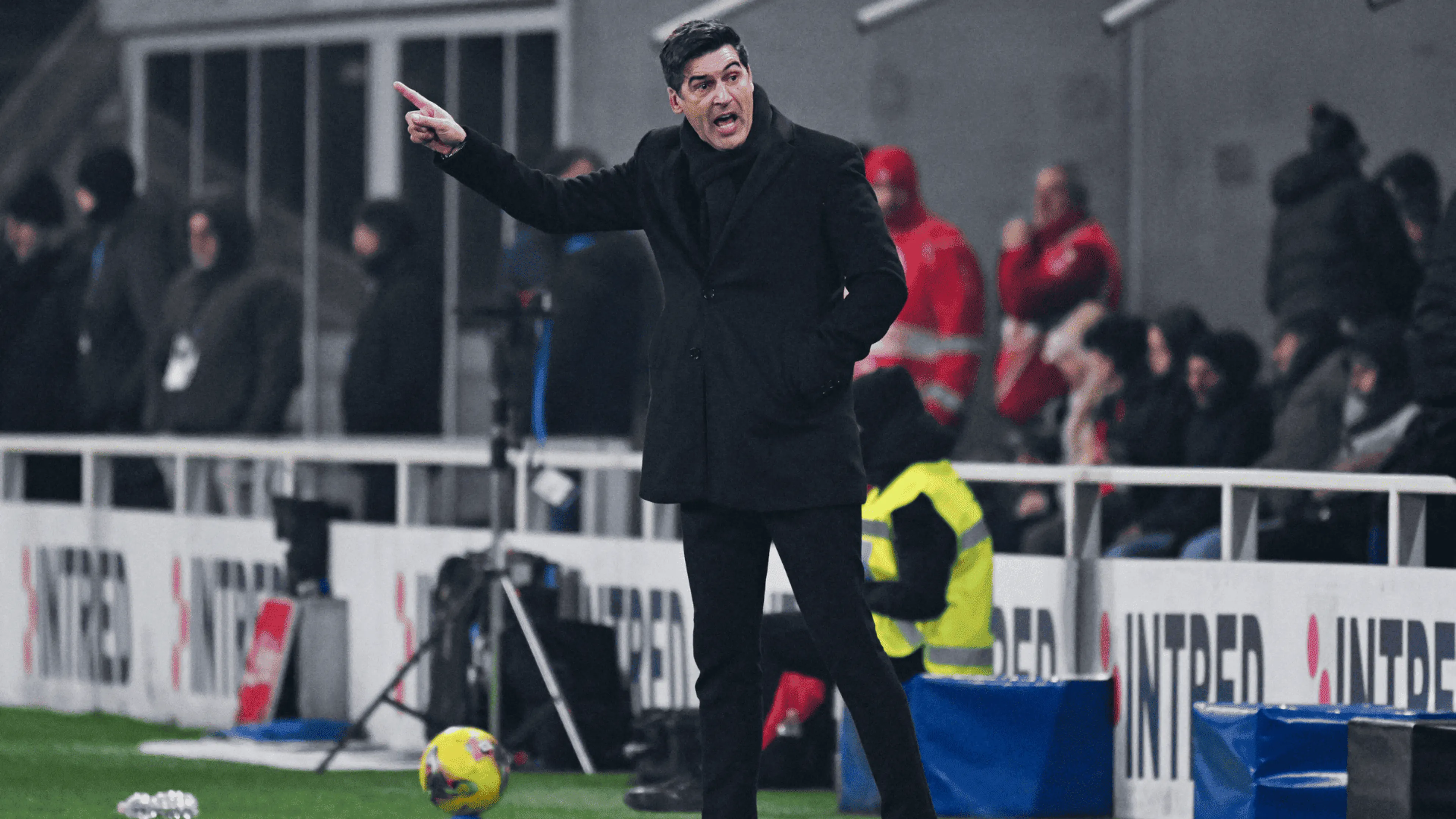 Copertina di Trevisani spara a zero: "Milan squadra inaffidabile, non andrà in Champions. Fonseca? 'Mourinhata' venuta male"