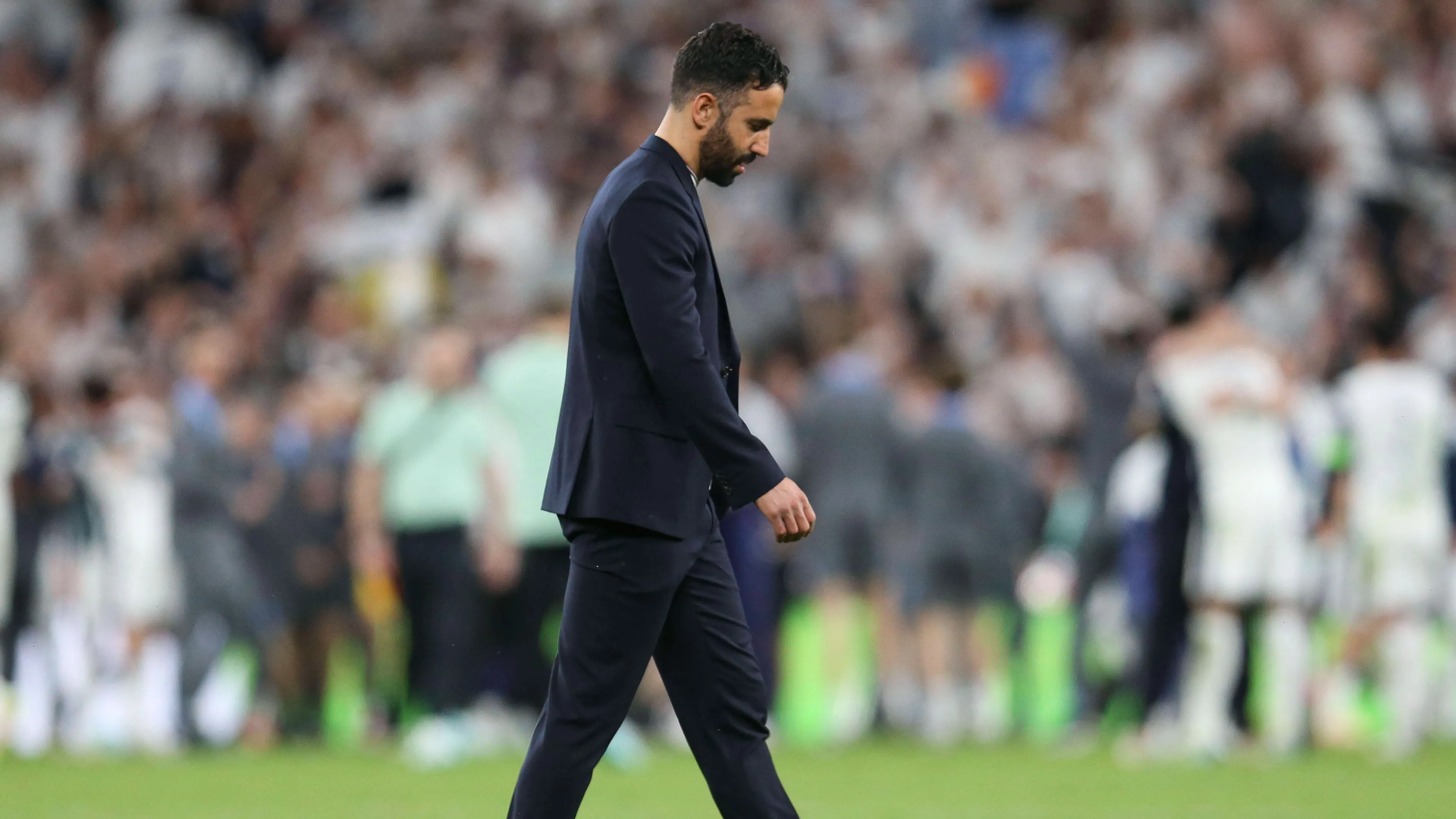 Copertina di Football 2024 2025 UEFA Europa League Final Tottenham Hotspur vs Manchester United ManU San Mames Stadium Bilbao Wednesday 21st May 2025 Manchester United Ruben Amorim looks dejected at full time as Tottenham Hotspur defeat Manchester United 1 0 to win the 2024 2025 Europa League