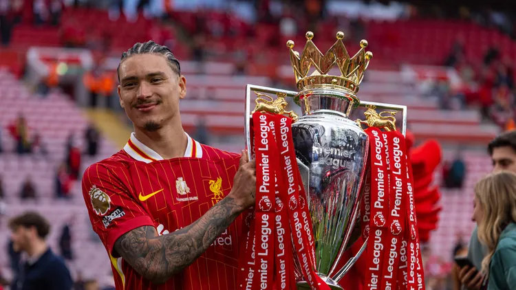 /images/f/o/o/football-fa-premier-league-liverpool-fc-v-crystal-palace-fc-liverpool-england-sunday-may-25-2025-liverpool-s-darwin-nunez-with-the-trophy-as-the-team-celebrate-becoming-champions-for-the-20th-time-after-the-fa-premier-league-match-between-liverpool-fc-and-crystal-palace-fc-at-anfield-photo-by-david-rawcliffe-propaganda-liverpool-anfield-merseyside-england-copyright-xdavidxrawcliffex-p2025-05-25-liverpoolcrystalpalace-82jpg_1750875632003.jpg