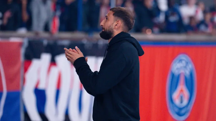 /images/f/o/o/football-psg-vs-angers-ligue1-22-08-2025-gianluigi-donnarumma-1-psg-applauds-the-fans-following-the-ligue-1-match-between-paris-saint-germain-and-angers-sco-at-parc-des-princes-on-august-22-2025-in-paris-france-photo-by-federico-pestellini-psnewz-parisfrance-copyright-xxjpg_1756303829751.jpg
