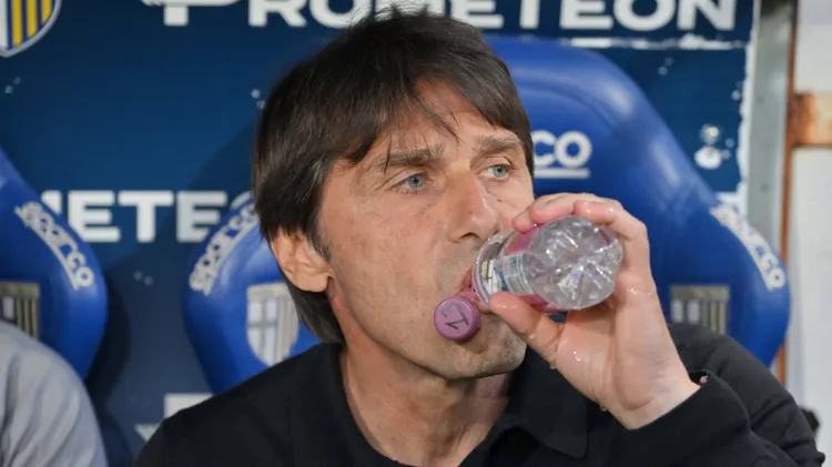 /images/f/o/t/foto-ipp-felice-de-martino-parma-18-05-2025-calcio-campionato-serie-a-2024-2025-parma-napoli-nella-foto-antonio-conte-allenatore-del-napoli-mentre-beve-dell-acqua-da-una-bottiglietta-italy-photo-press-world-copyright-parma-italy-italia-italy-copyright-xr4924italyphotopressxjpg_1752480347772.jpg