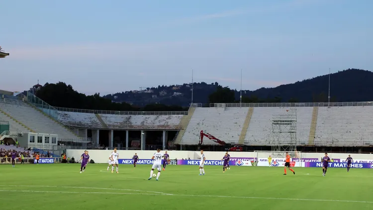 /images/f/o/t/foto-ipp-giacomo-morini-firenze-22-08-2024-calcio-gara-di-andata-dei-play-offs-di-europa-conference-league-2024-2025-acf-fiorentina-vs-puskas-akademia-fc-3-3-nella-foto-i-lavori-di-ristrutturazione-dello-stadio-artemio-franchi-italy-photo-press-world-copyright-italy-copyright-xr4924italyphotopressxjpg_1757397962346.jpg