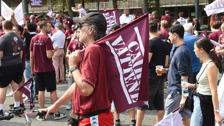 /images/f/o/t/foto-ipp-massimo-rana-torino-21-09-2025-calcio-campionato-di-serie-a-2025-2026-torino-atalanta-nella-foto-contestazione-tifosi-torino-contro-il-presidente-urbano-cairo-italy-photo-press-world-copyright-italy-italy-copyright-xr4924italyphotopressxjpg_1758787830461.jpg