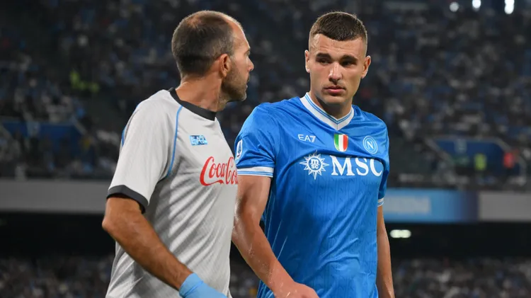 /images/f/o/t/foto-ipp-roberto-ramaccia-napoli-22-9-2025-campionato-di-calcio-serie-a-2025-2026-napoli-vs-pisa-nella-foto-alessandro-buongiorno-of-ssc-napoli-esce-infortunato-italy-photo-press-world-copyright-napoli-italy-italia-italy-copyright-xr4924italyphotopressxjpg_1758723314549.jpg