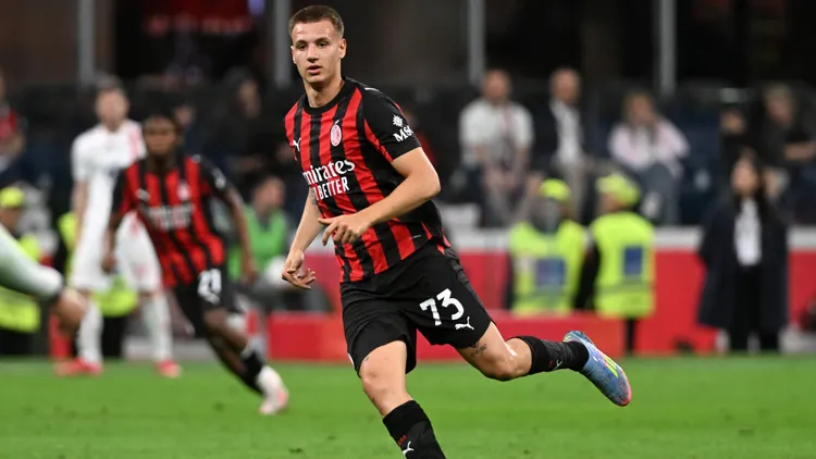 /images/f/r/a/francesco-camarda-serie-a-2024-25-milan-monza-2-0-milan-new-shirt-2025-26-azione-action-single-shot-serie-a-2024-25-milan-monza-2-0-milan-maglia-nuova-2025-26jpg_1750704954579.jpg