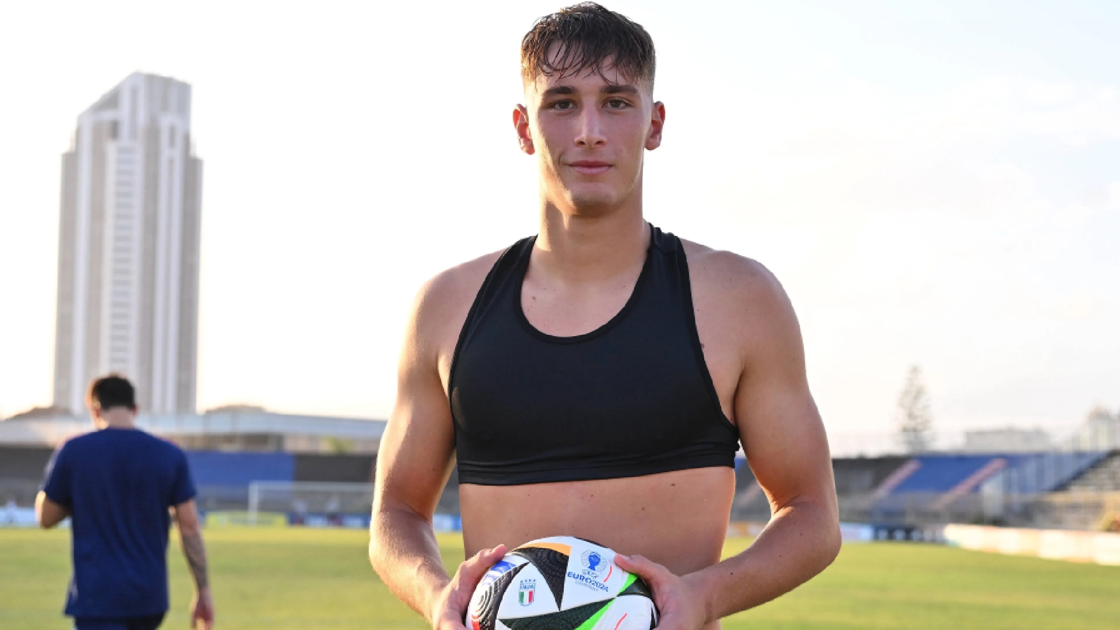 Copertina di SARANNO FAMOSI - Francesco Pio Esposito, "il più forte dei fratelli": l'attaccante del futuro che accende i sogni dell'Inter (e dell'Italia)