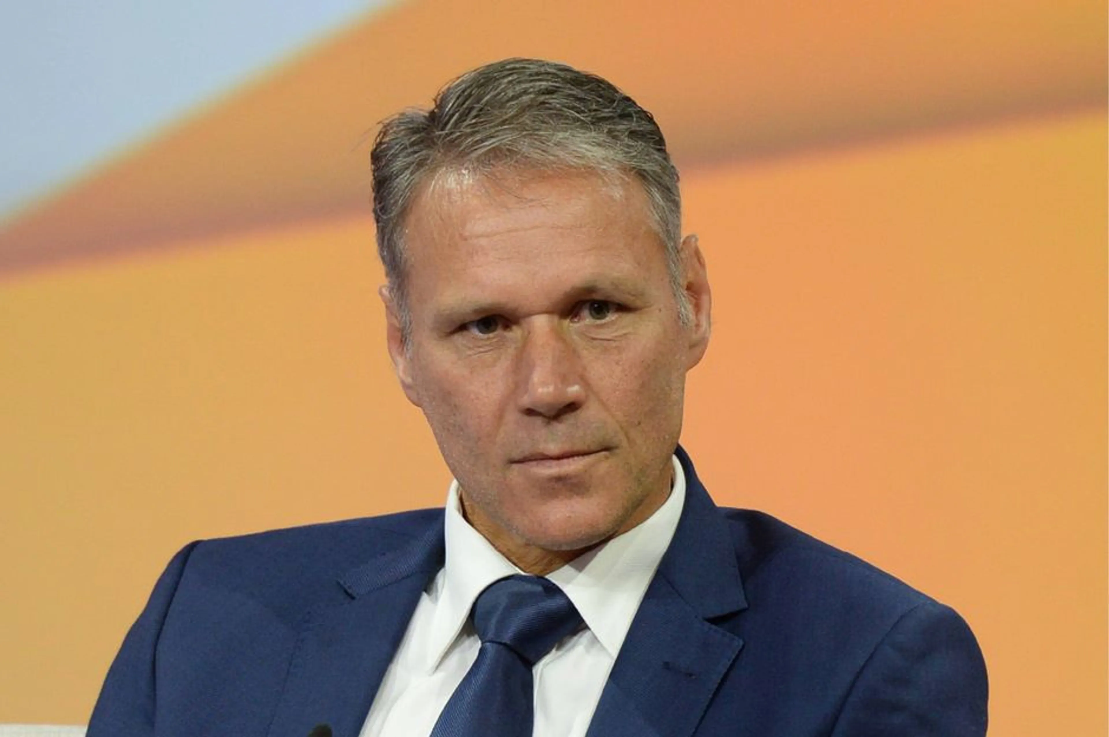 Copertina di Ko Ajax, Van Basten: “Essere surclassati così dal Napoli è inaccettabile. Sono una buona squadra, ma…”