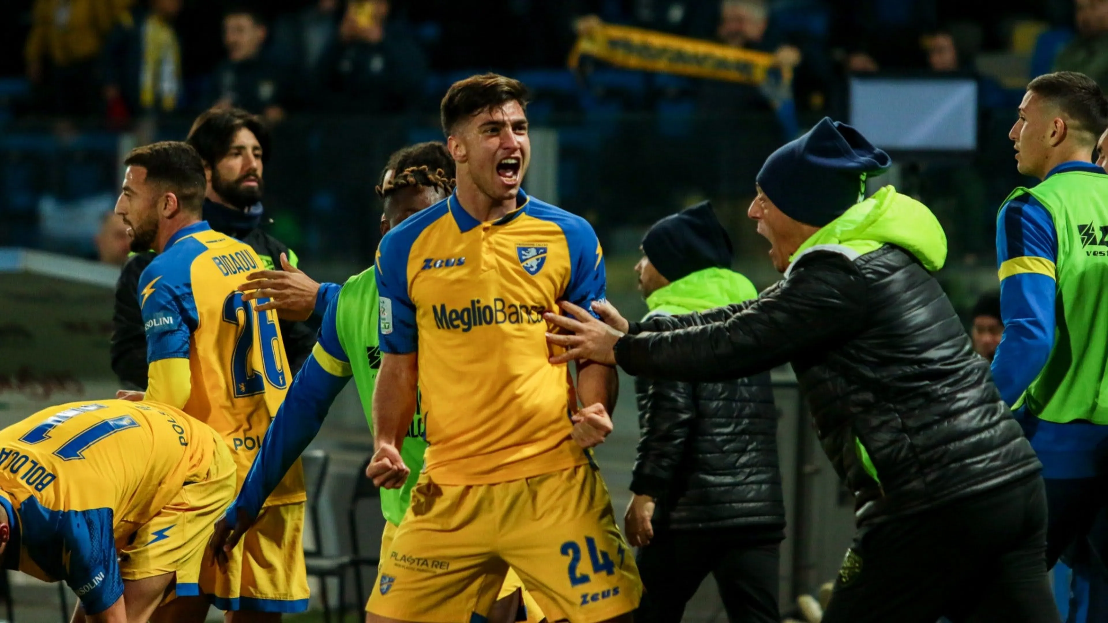 Il Frosinone torna in Serie A: Grosso raggiunge la promozione dopo la vittoria con la Reggina