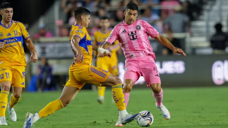 /images/f/t/-/ft-lauderdale-fl-august-20-inter-miami-forward-luis-suarez-9-controls-the-ball-during-a-leagues-cup-soccer-match-between-inter-miami-cf-and-tigres-uanl-at-chase-stadium-on-august-20-2025-in-fort-lauderdale-floridaphoto-by-chris-arjoon-icon-sportswire-soccer-aug-20-leagues-cup-quarterfinals-inter-miami-cf-vs-tigres-uanl-editorial-use-only-icon25082000177jpg_1756732677640.jpg